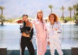 influencers posing.jpeg