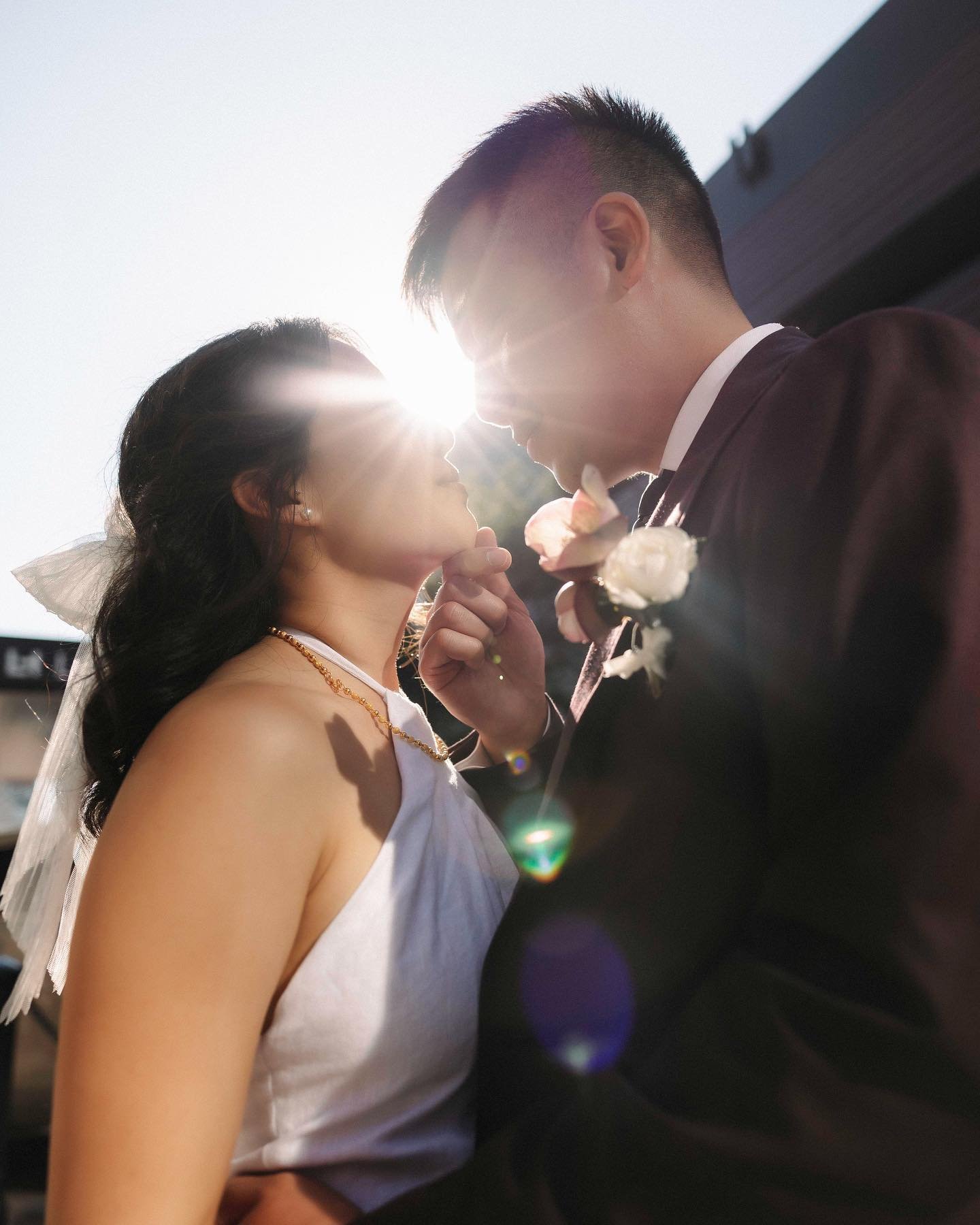 I couldn&rsquo;t get enough of this light - I made them stop in the middle of the parking lot😂😭😍 

Associate shot for @daintymeadowsphotography