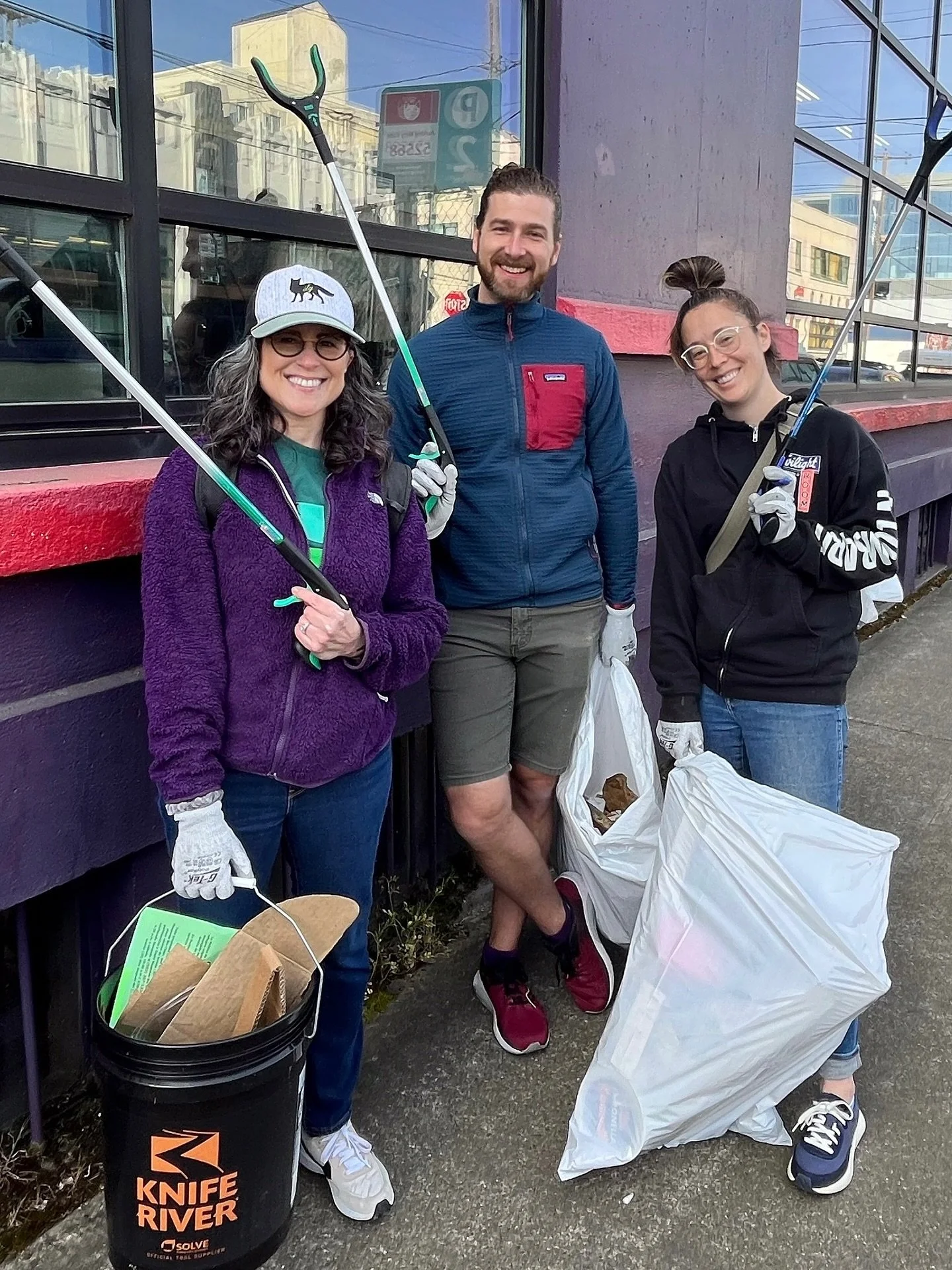 Join us Wednesday, October 29 from 10 am-12 pm for our final litter clean-up of the year as we prepare for the Blumenauer Witching Hour, a Halloween & Día de los Muertos celebration.
We’ll provide water, snacks, and all the cleanup