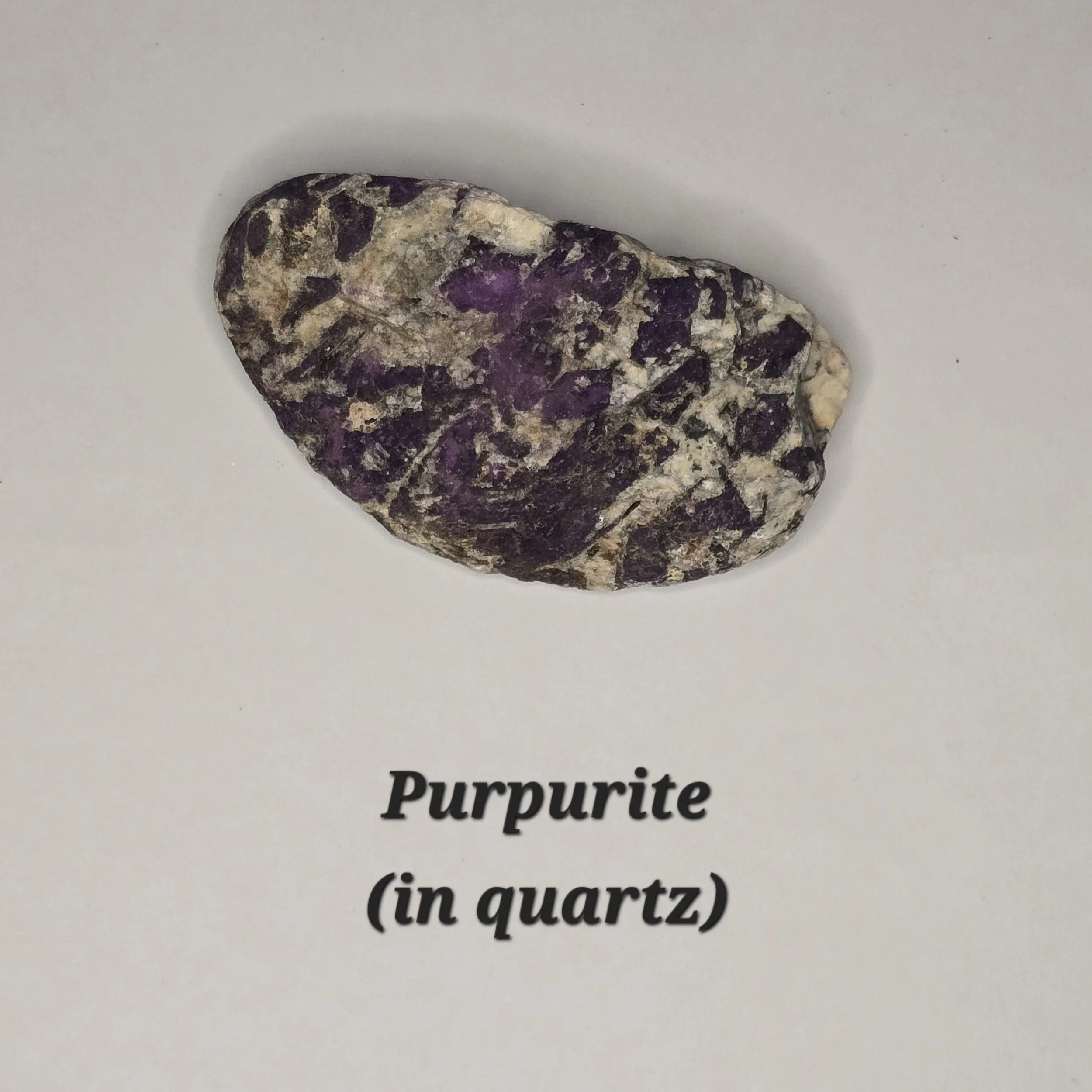 Purpurite in Quartz crystal, detailed photo