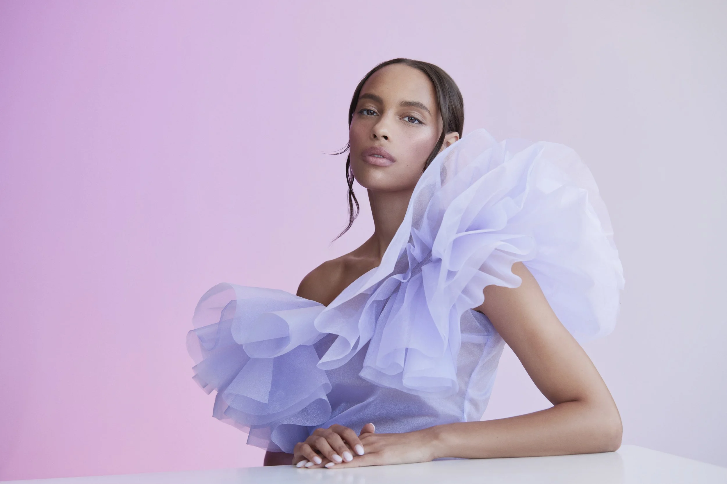 White_Tea_Lilac_Model_KV_Hero Beauty_01_0462_03_QC_300RGB.jpg