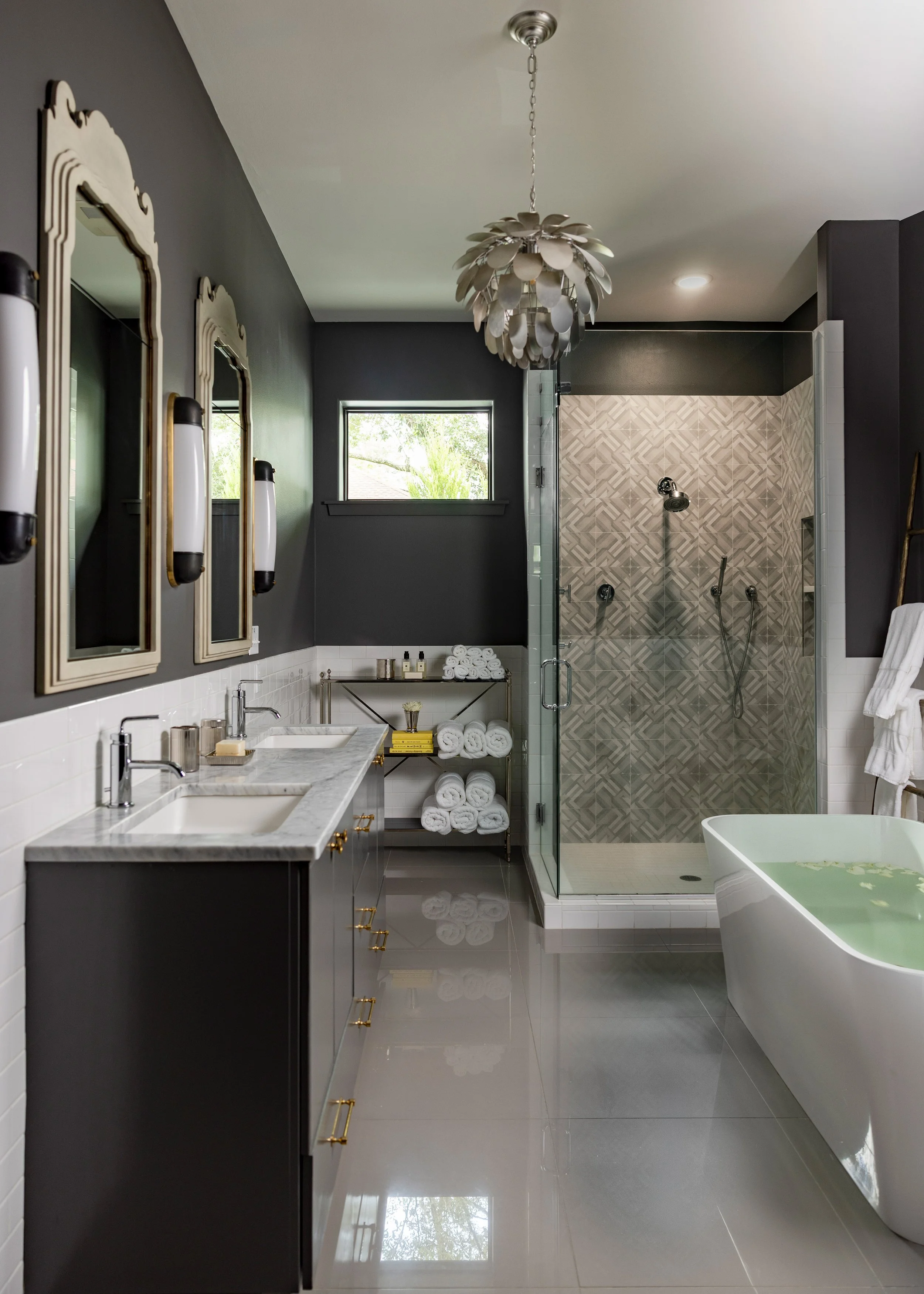 ty-larkins-interiors-baton-rouge-modern-primary-bathroom.jpg