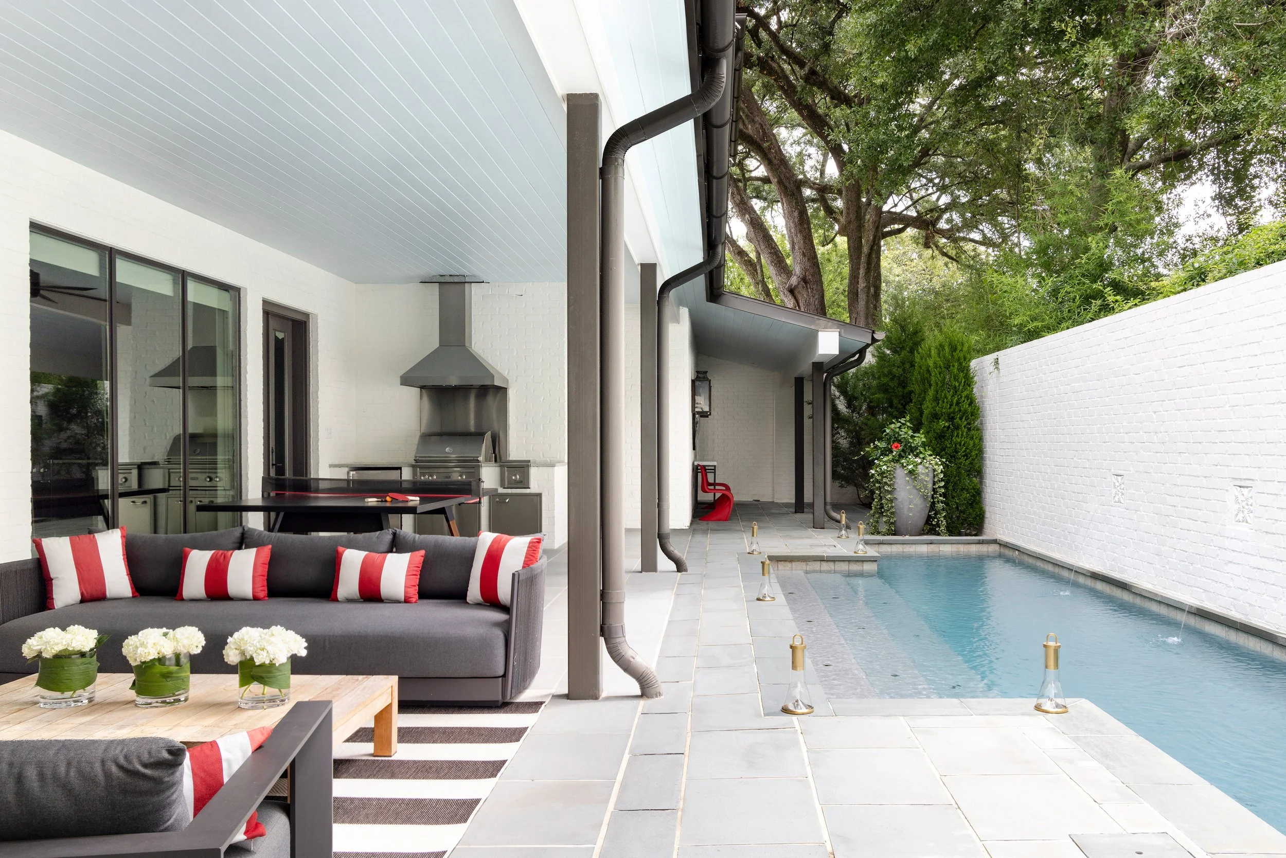 ty-larkins-interiors-baton-rouge-outdoor-living-pool.jpg