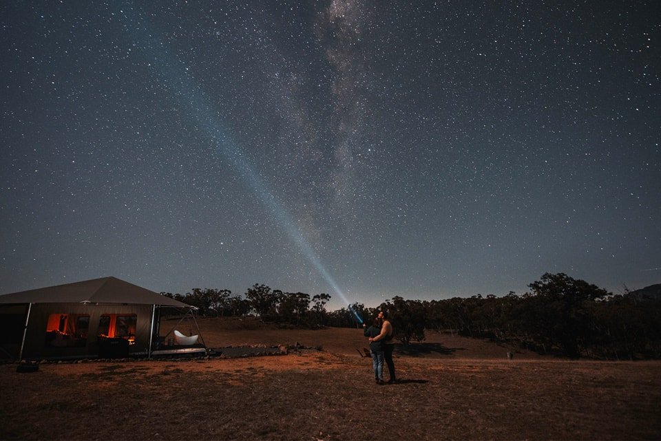 At Wildnest, clear nights offer a spectacular view of the starry sky. Relax in the outdoor bath or by the fire pit and take in the magnificent blanket of stars.

#CaperteeValley #Turondale #NatureRetreat #RuggedLuxury #GlampingGetaway #RelaxAndReconn