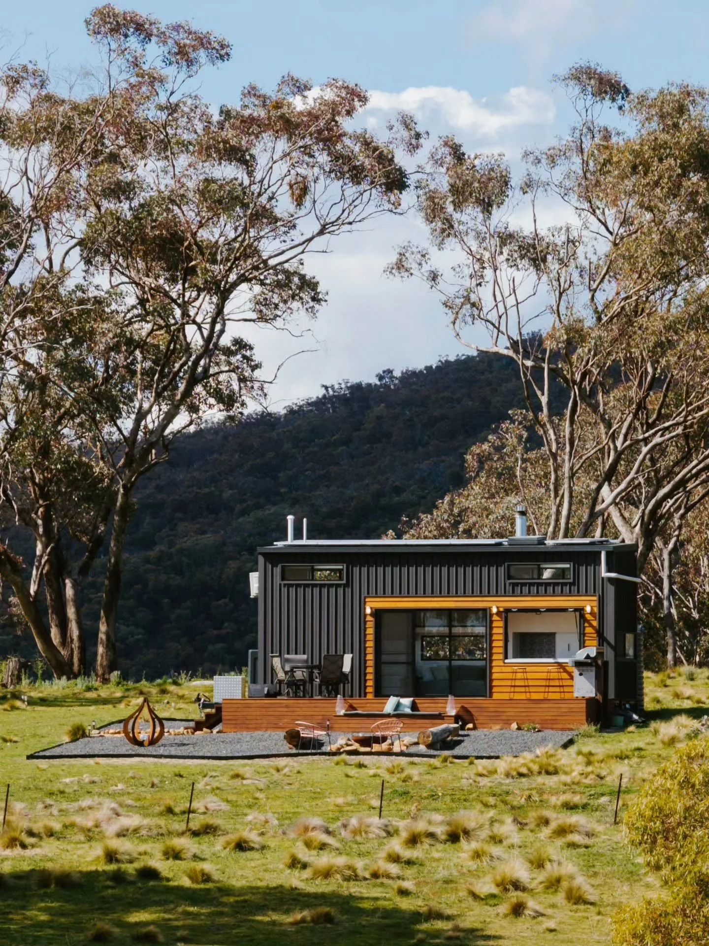 TinyNest invites you to settle in and let the day unfold naturally.

Wake slowly to barefoot mornings. Find a space to curl up with a book, to rest, or to simply watch the light move through the trees. Wander outside and return to warmth, share unhur