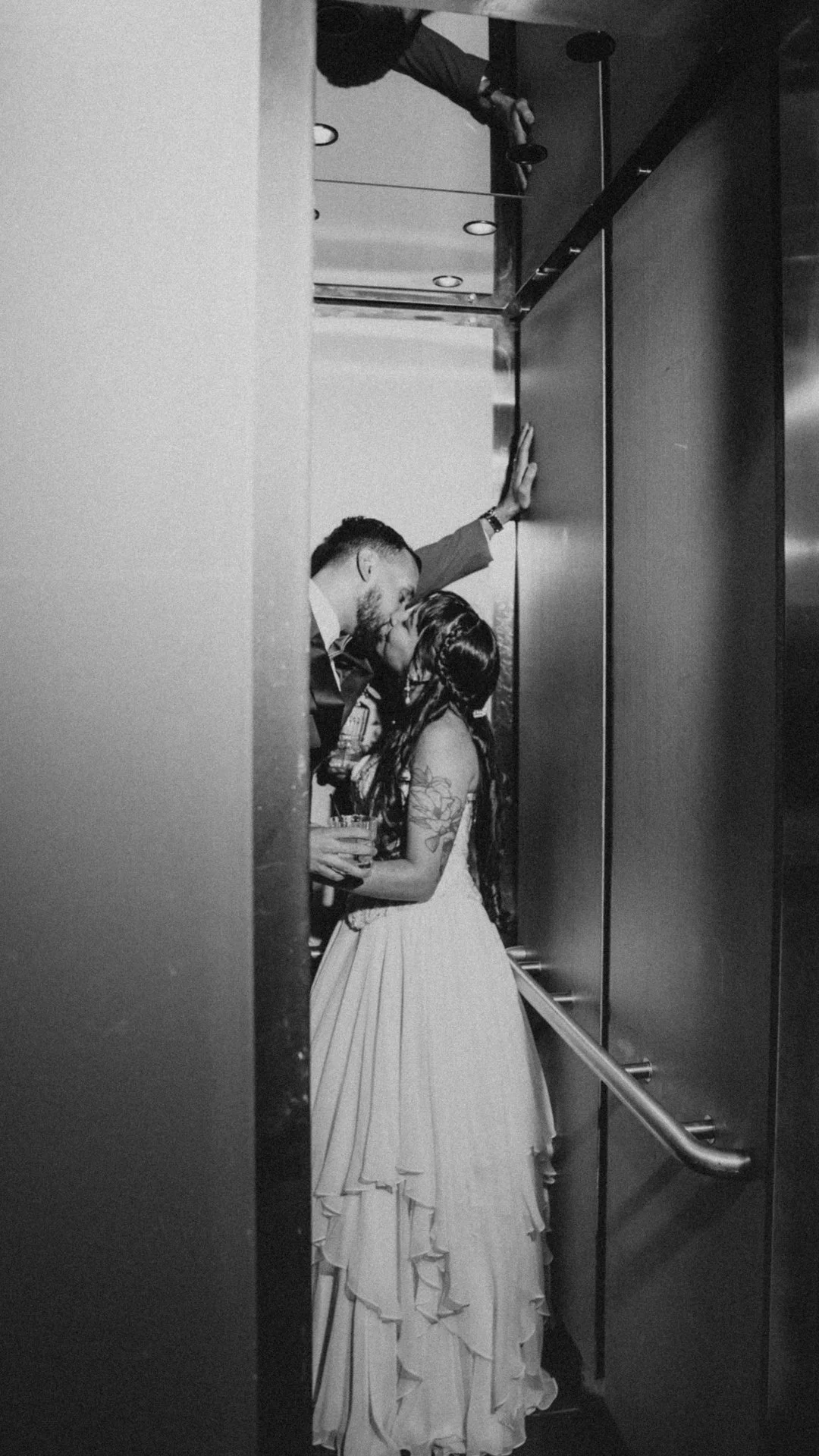 acqua-catering-wedding-elevator-kiss-2.jpg