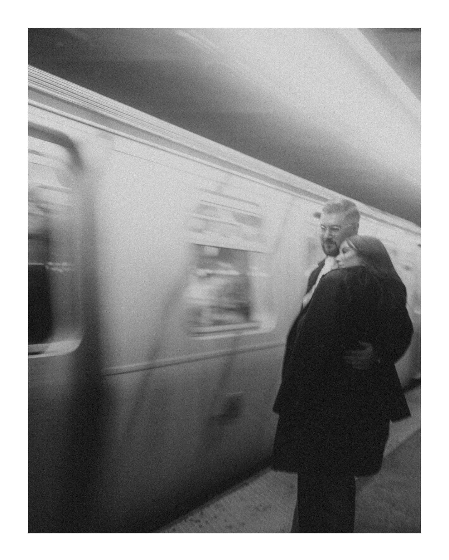 Some black and white moments from the giveaway winners engagement session in NYC 🚇 🌆 

A time was hadddd lemme tell you! This one&rsquo;s for the blogs tho, stay tuned! 💻📝

I have so much content to put out, I can&rsquo;t wait to show you everyth