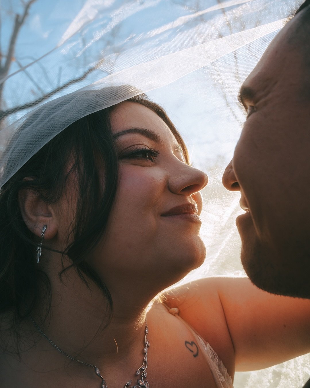 A quick glimpse of color into Sam &amp; Mikes wedding @waterloovillageweddings

Soooo many good photos to choose from! These will give you a feeling of how a lil bit of the day went 📸

#waterloovillagewedding #njweddingphotographer #njweddingphotogr