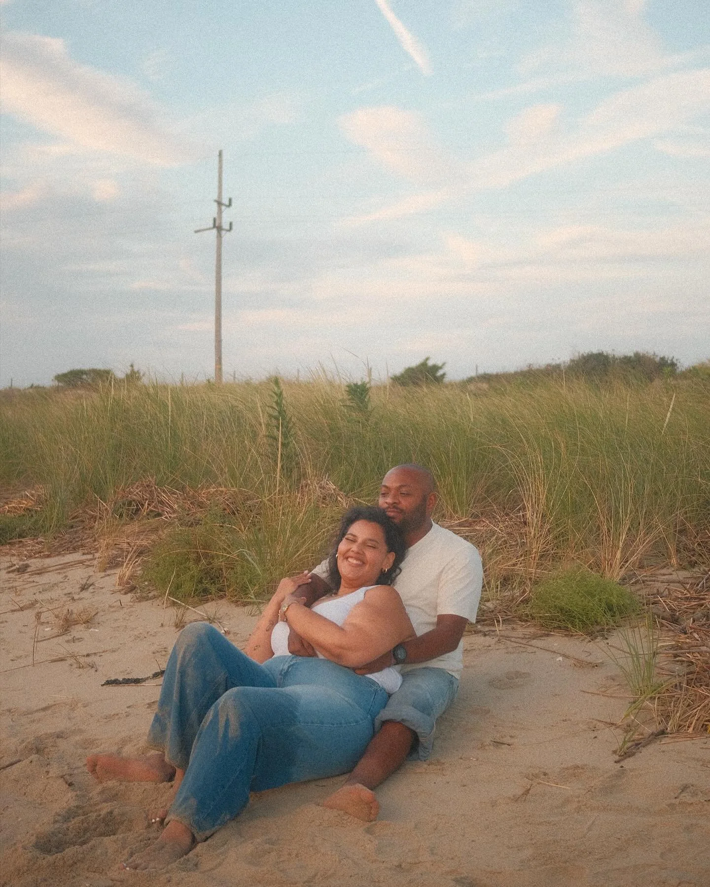 Nina &amp; Kevin were so fun to hang out and finish off the summer with at the beach for one final session 🏝️📸

Falling in love with my @fujifilmx_us XT30ii more and more each time I use it🤩 bringing it to my sessions and being able to give my cou