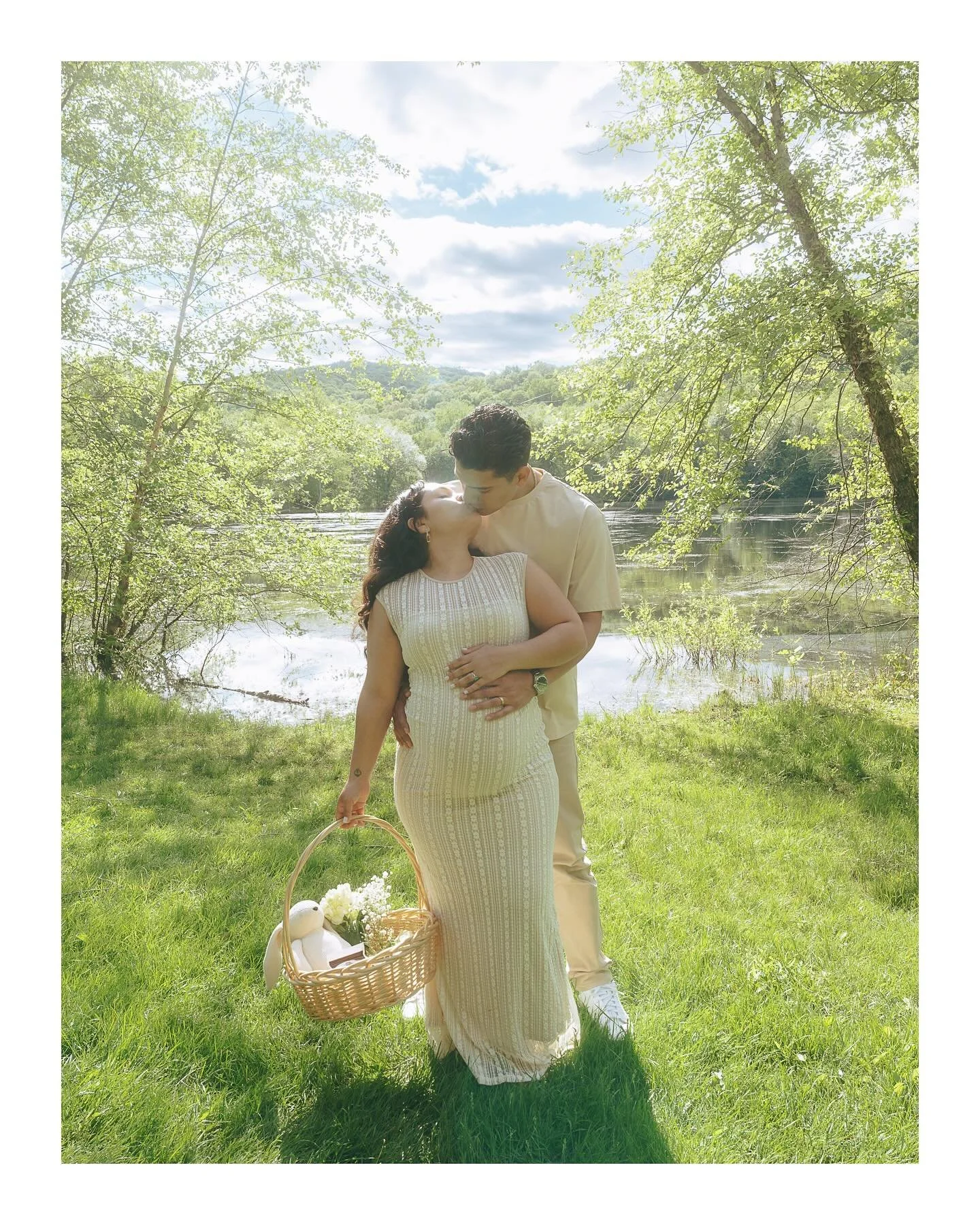 Ashley + Jonathan Maternity 📸

Sharing something a lil different on the feed but still very much one of my favorite moments to capture 😍 something about the glowing pregnancy of a soon to be mama (or mama again in this case) gets to me every time ?