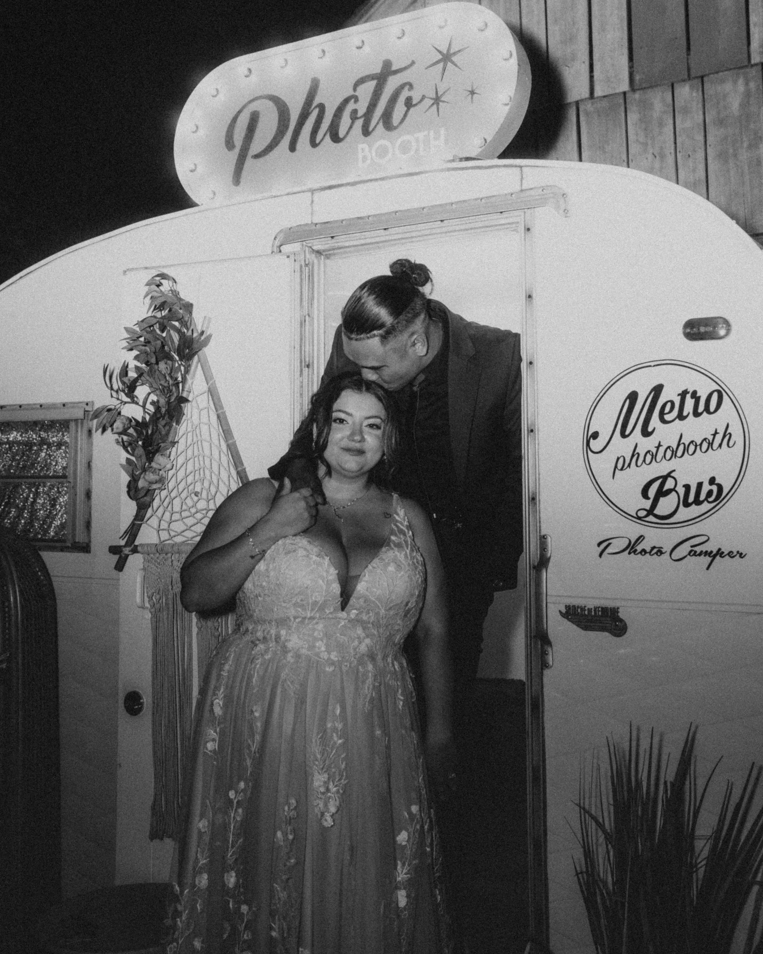 waterloo-village-wedding-metrobus-photobooth-7.jpg