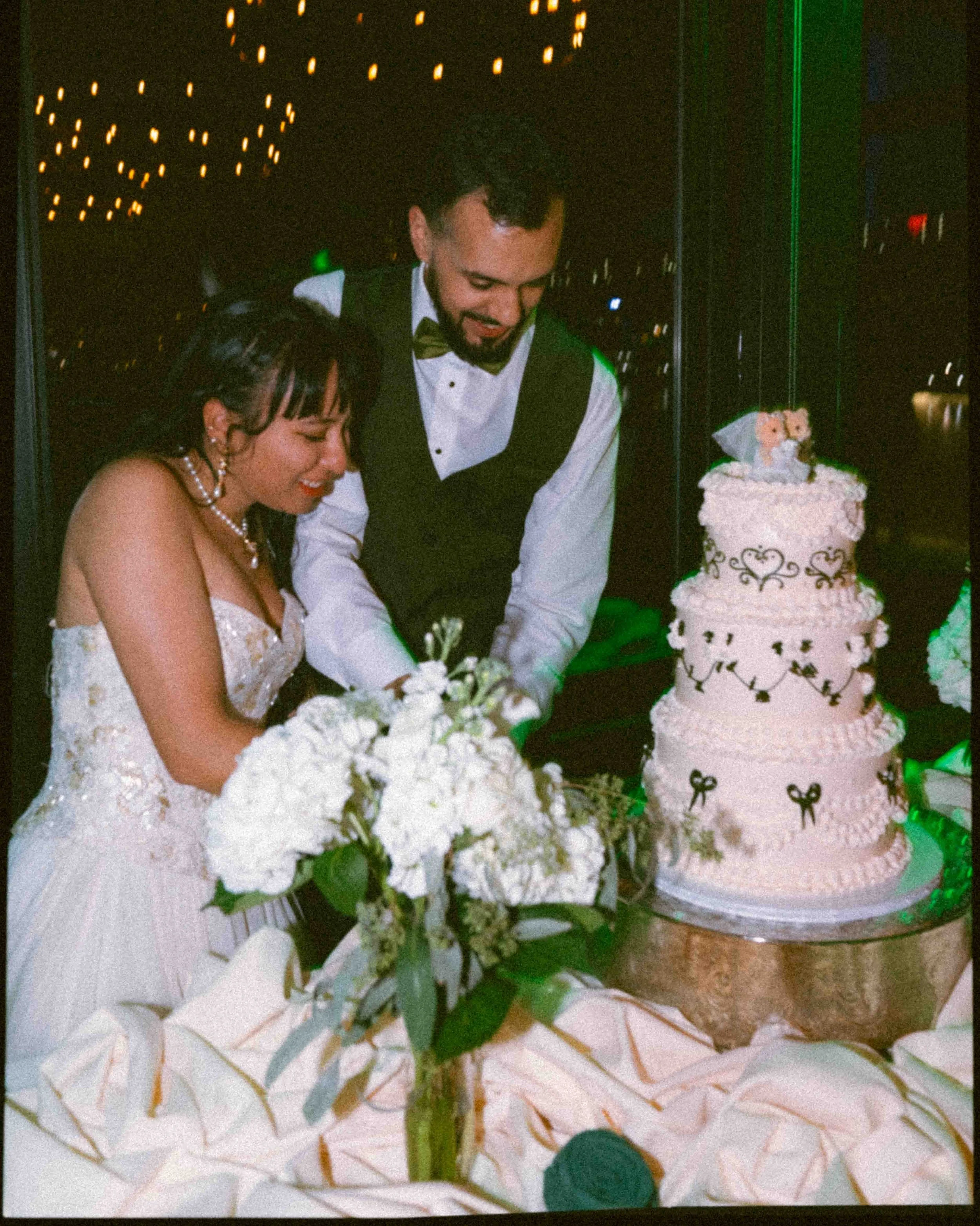 acqua-catering-events-wedding-cake-cut-1.jpg