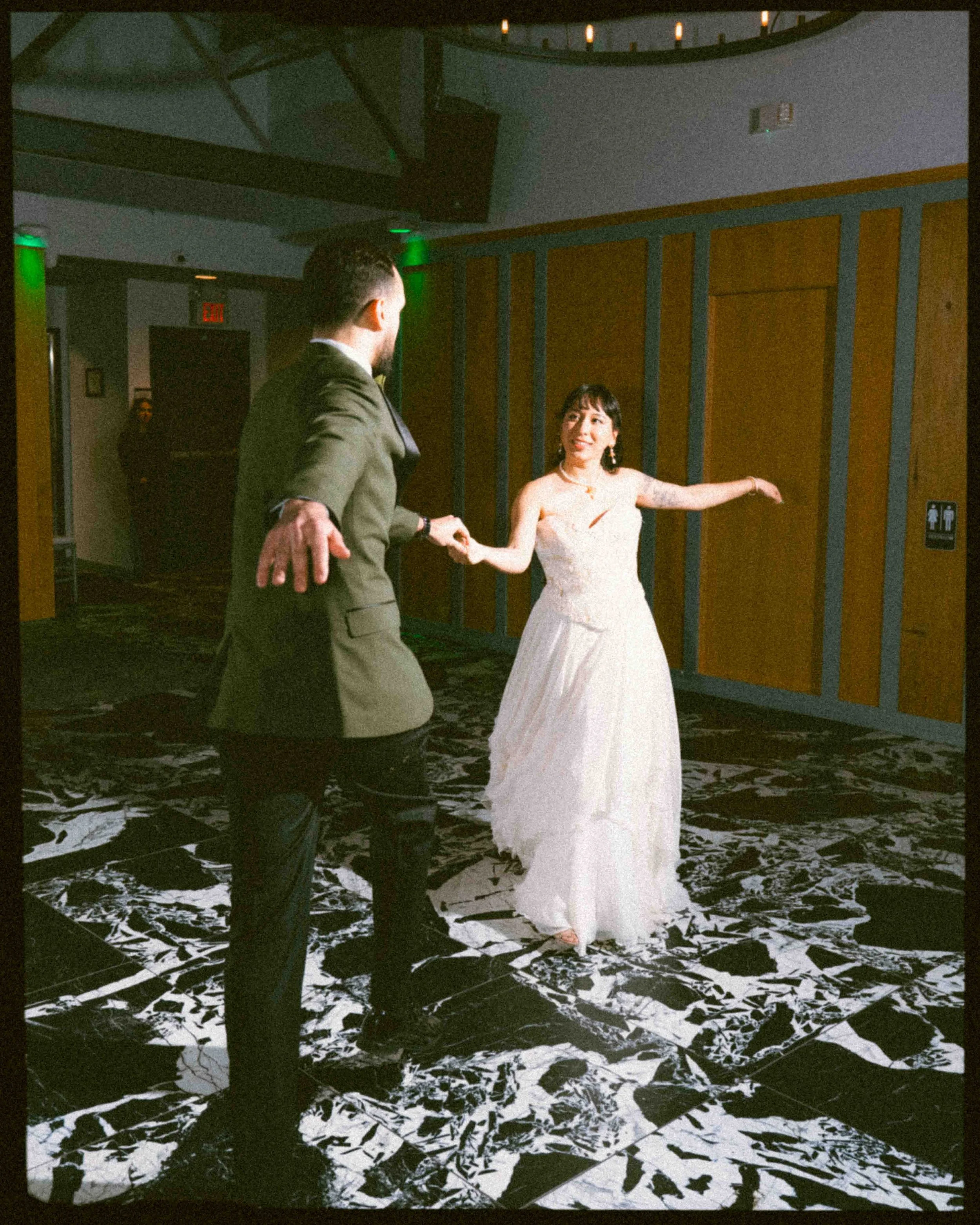 acqua-catering-events-wedding-first-dance-2.jpg