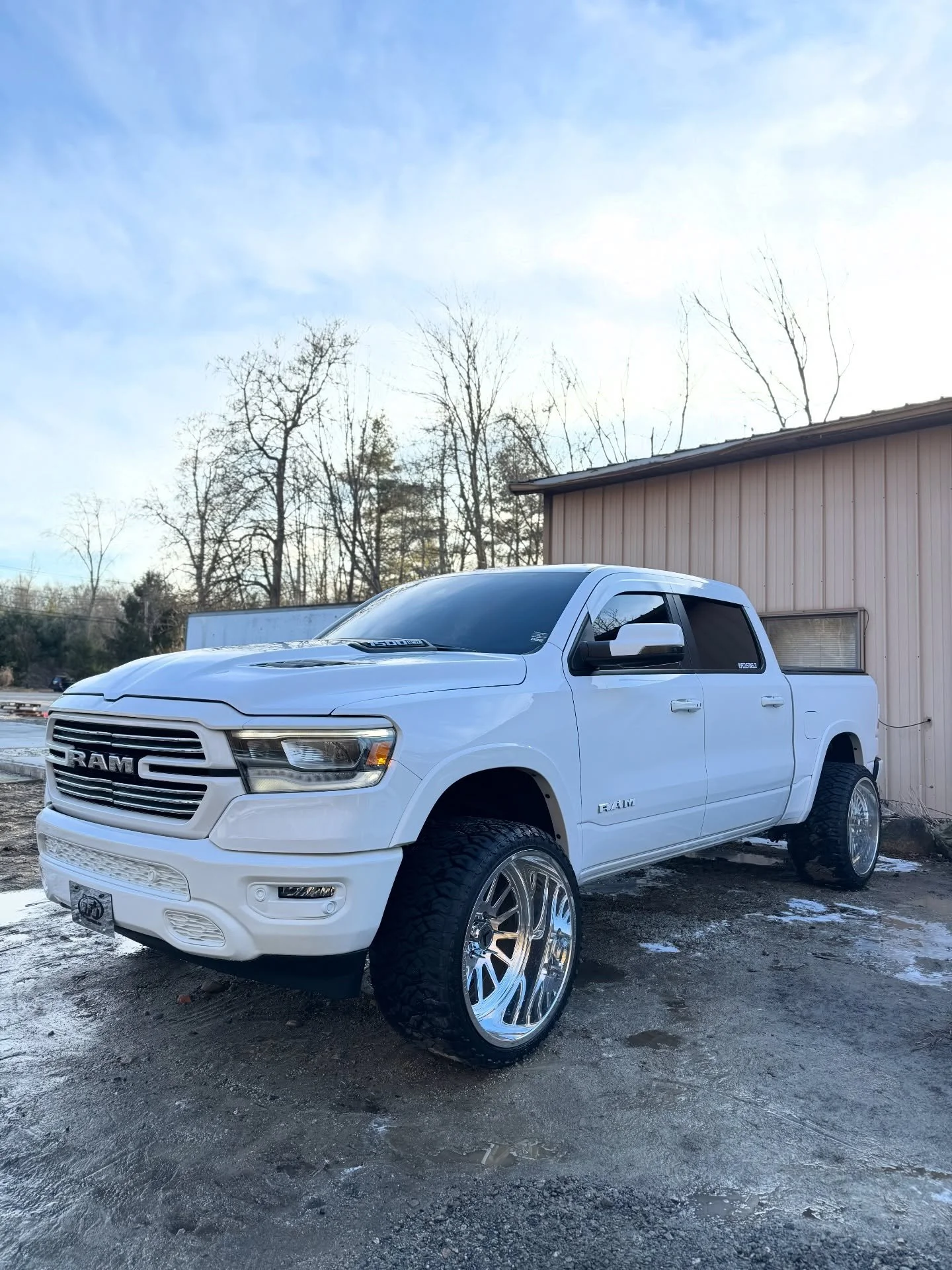 @ufocustoms.co Dialed in with an exterior wash-clay &amp; seal 🛡️

🚘Professional Detailing | Mobile &amp; Drop off 
📍38 Williams Way Bellingham MA
📲 508-244-8087 

#massachusetts #boston #detailing#paintcorrection #ceramiccoating luxurycarsma bos