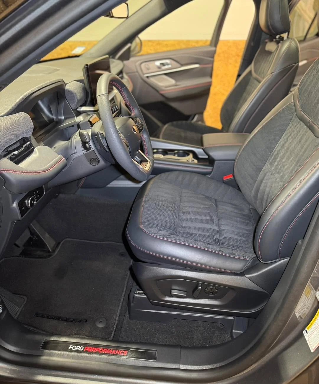 Very nice Ford Explorer ST with an interior detail 

🚘 Premium Detailing Services 
📍 MA &amp; RI | Mobile &amp; Drop off 
📲 508-244-8087