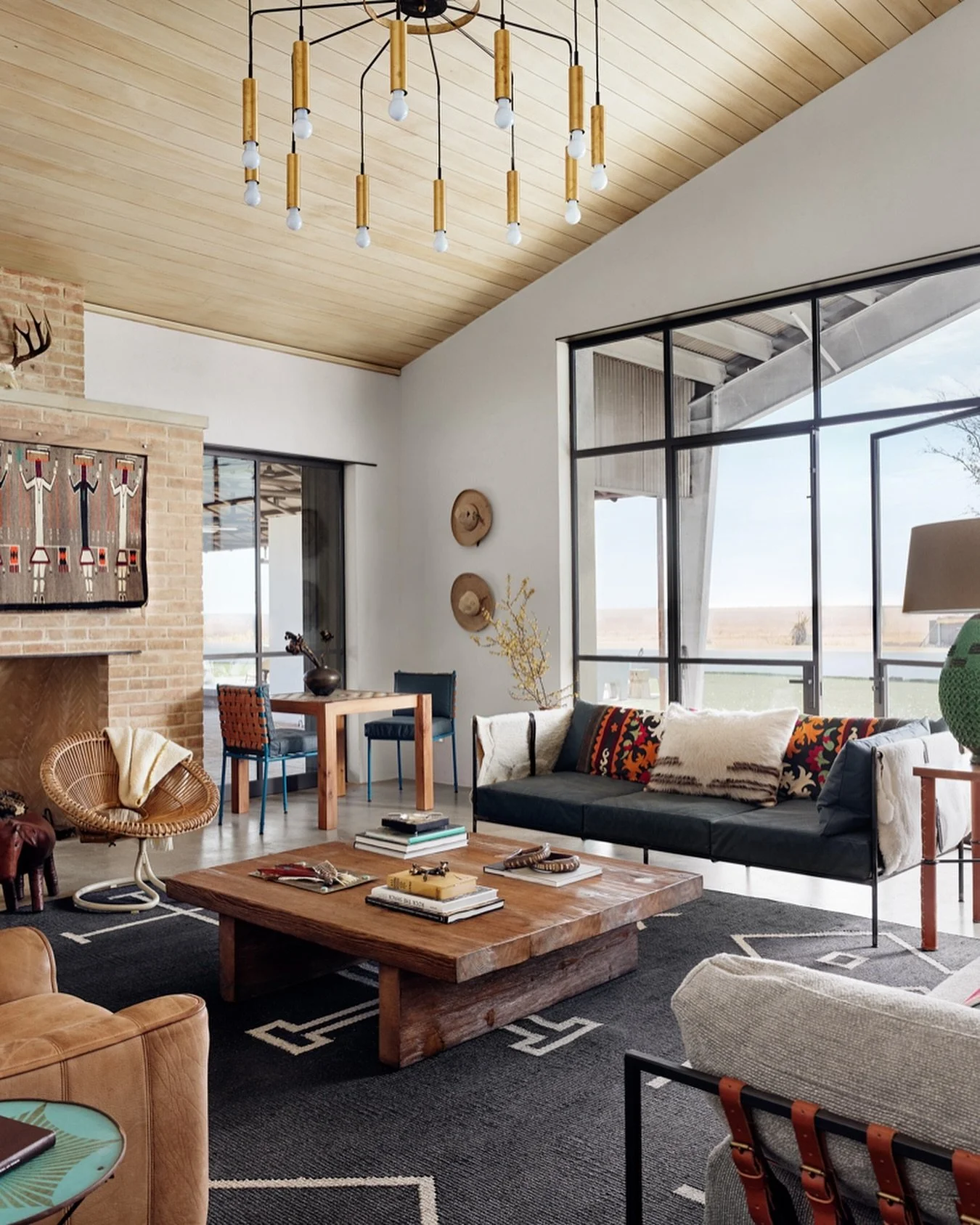 Starting to feel like #palomaranch season around here!
#studioseiders 

📷: @caseycdunn
As featured in @gardenandgun 
Architecture: @ryanstreetarchitects 
Styling: @saraoswaltstylist