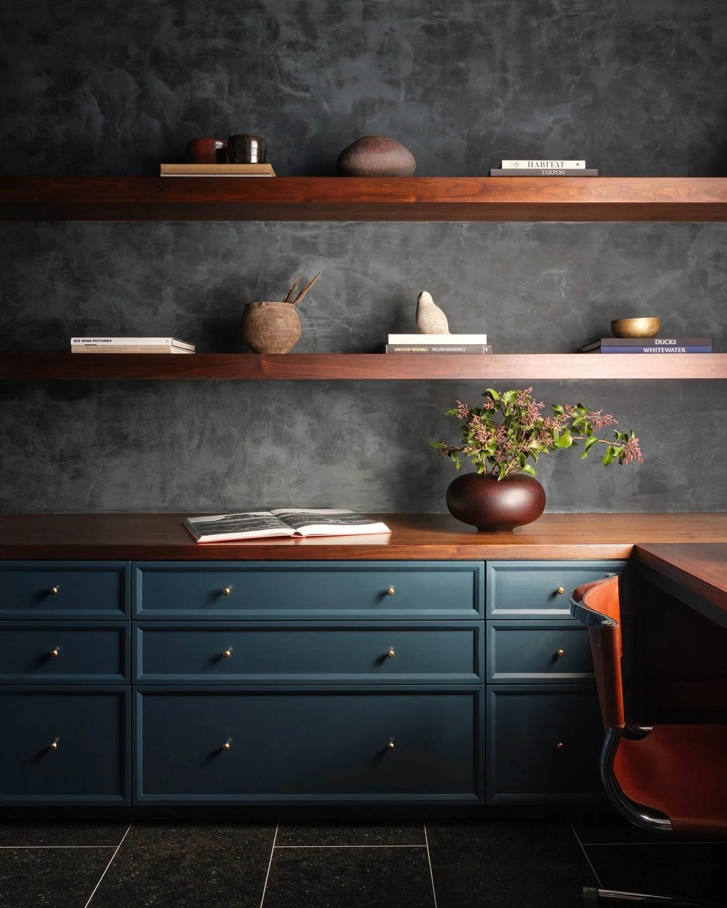 Grateful to have worked with @armacmartin and @jl_hardware_atx on selecting the hardware for our Primrose project. Click link in bio for a lovely write up on the project and some of our selections.

📷: @lindsay_brown