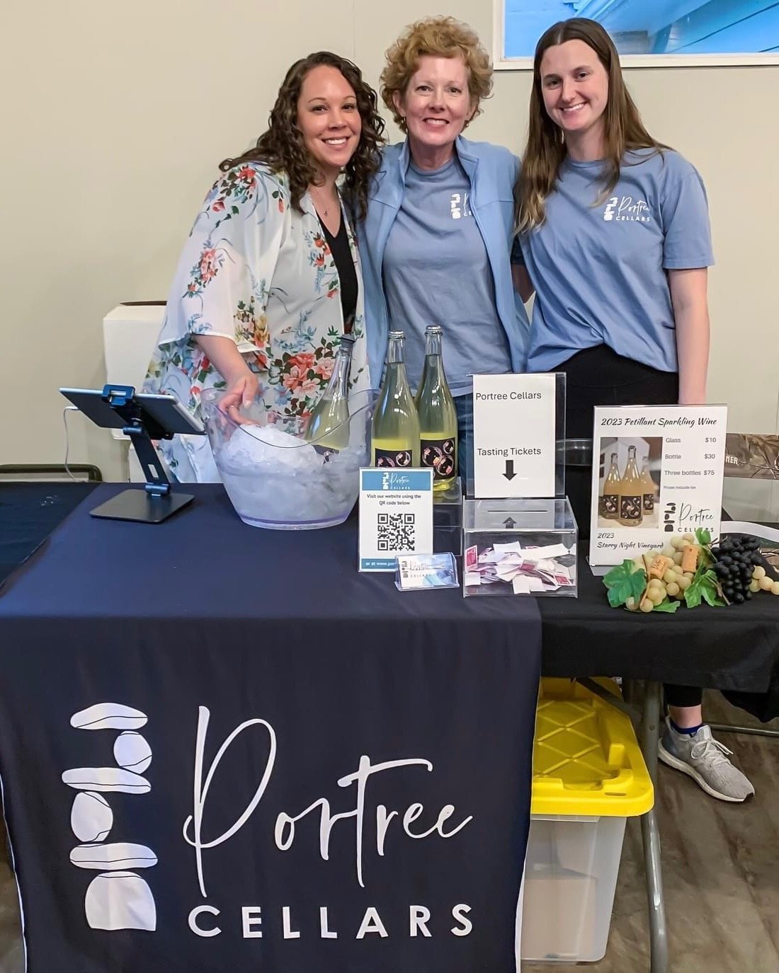 Great fun pouring our sparkling wine at Rootstock this year!  Thank you to the organizers and all that came out for the event.  If you missed it, head to our tasting room in Hye and pick up a bottle to celebrate your day!

 #rootstockwinefestival #po
