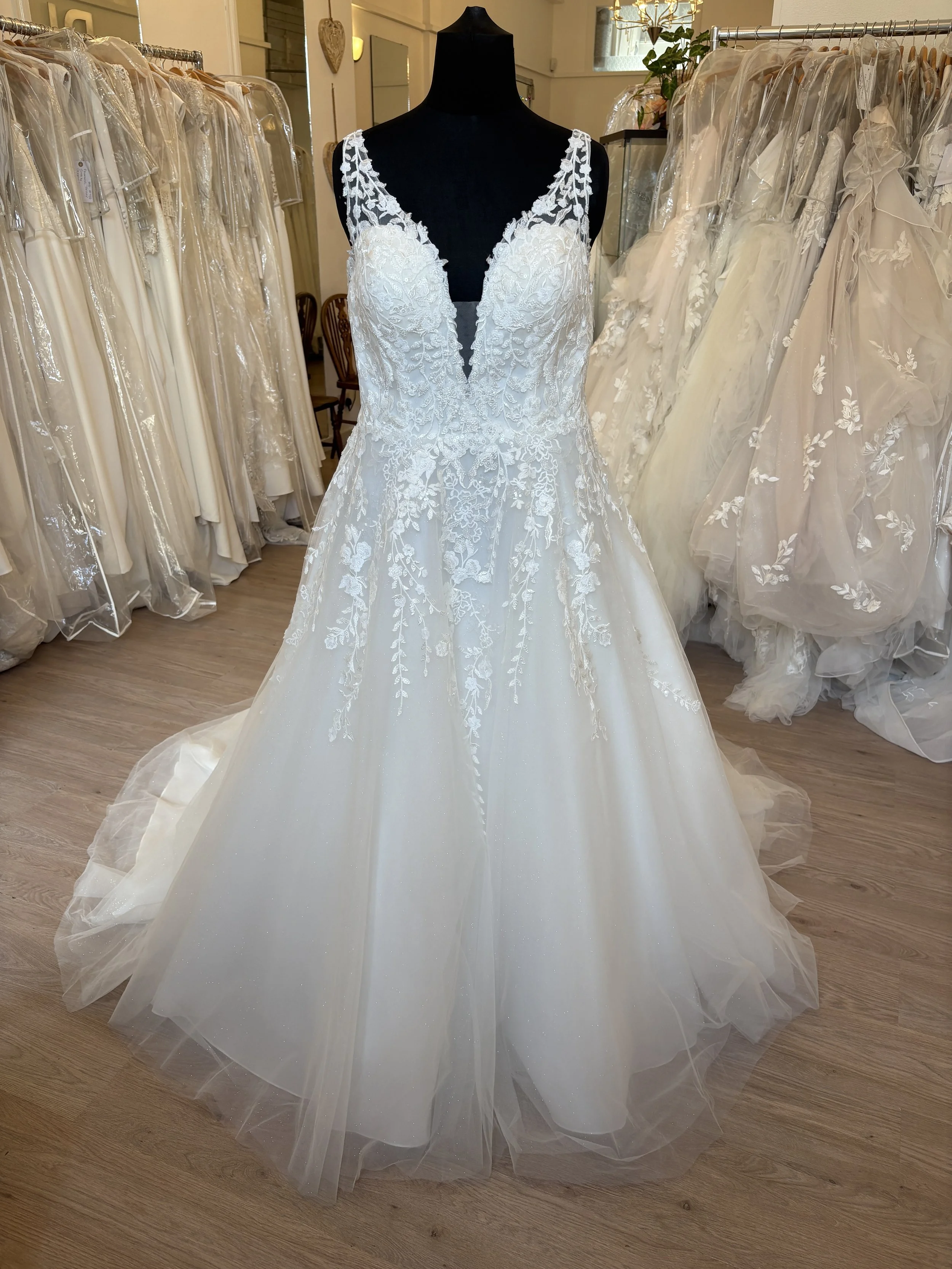Allure Bridal 3265 NEW SAMPLE Size 24