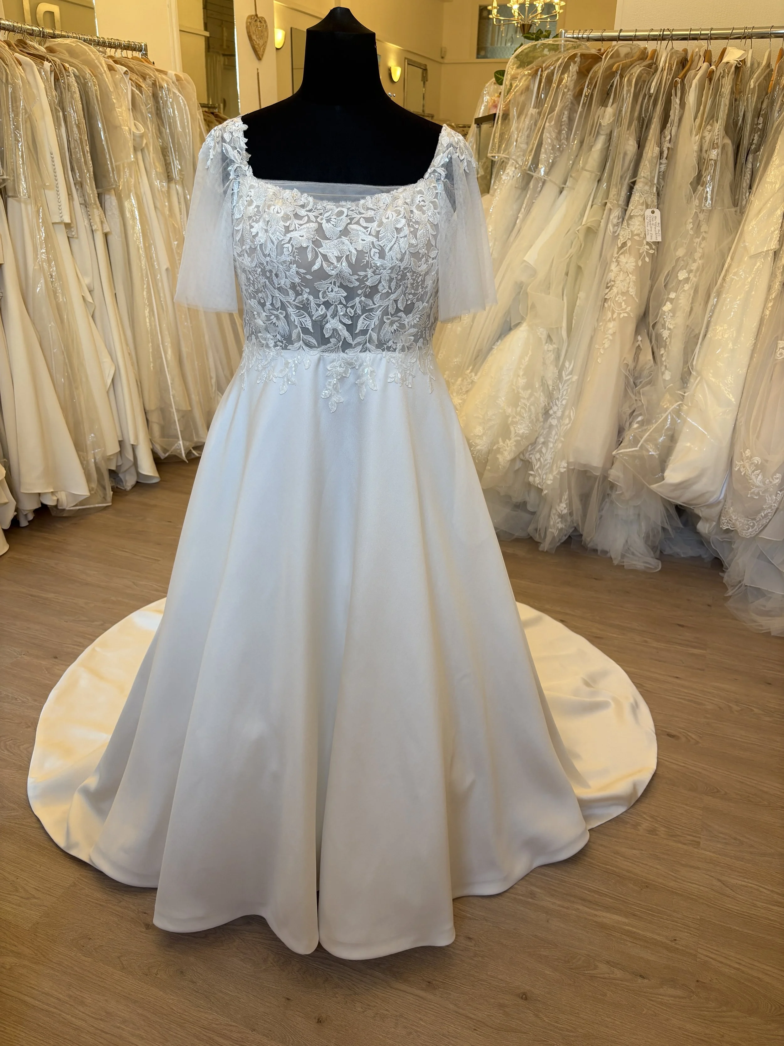 Anna Sorrano "Erin" SIze 20