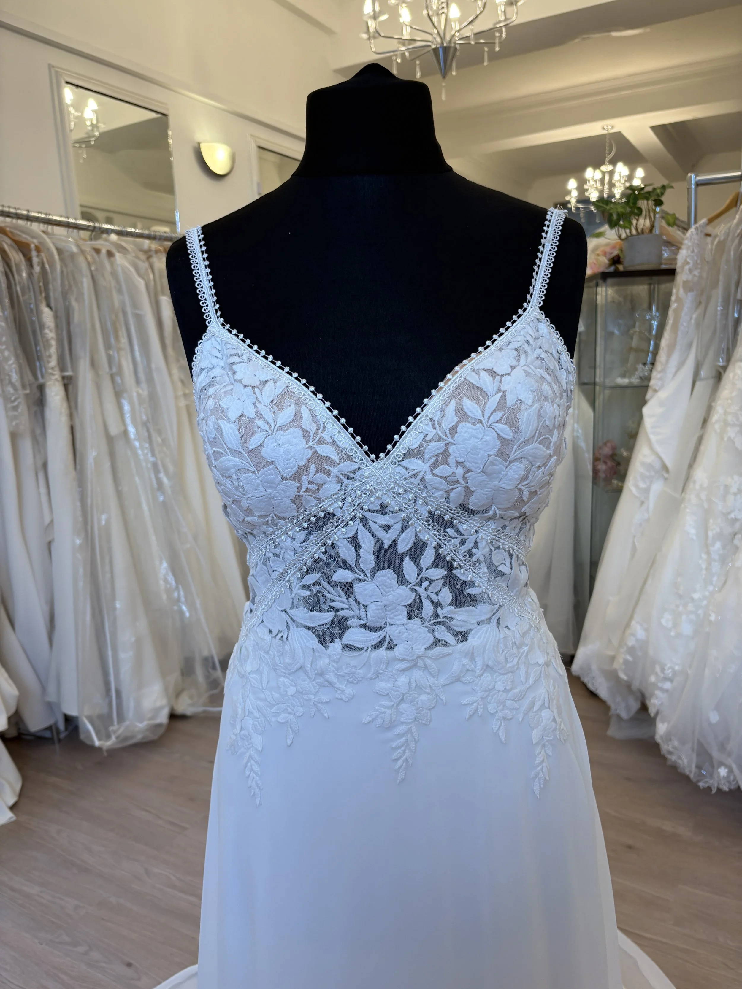 Modeca "Raji" NEW SAMPLE Size 14