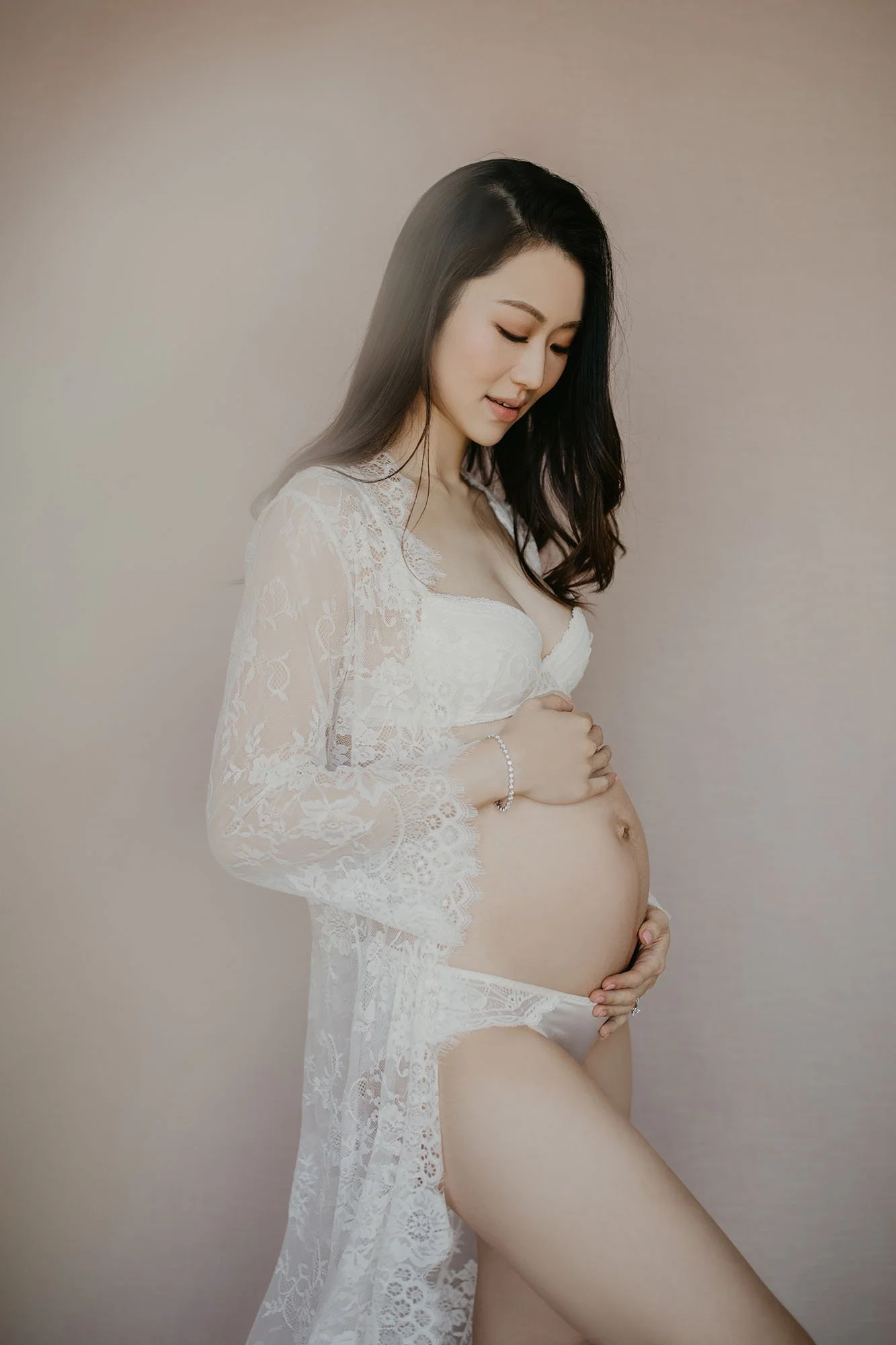 Maternity-Studio-Photoshoot-TeamMissH-1.jpeg