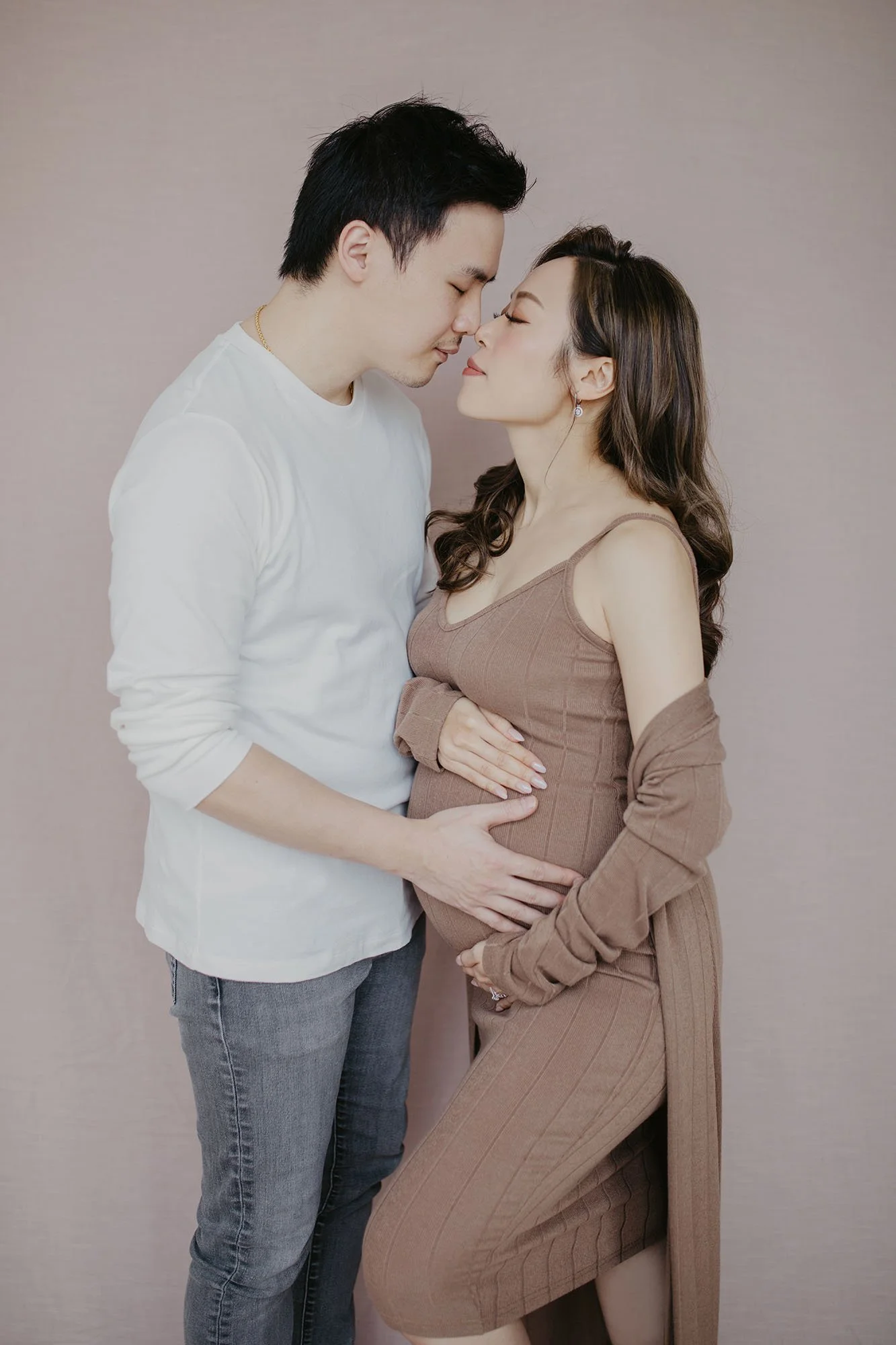 Maternity-Studio-Photoshoot-TeamMissH-12.jpeg