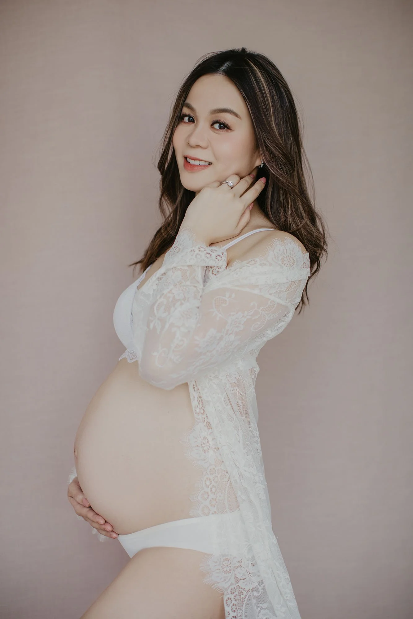Maternity-Studio-Photoshoot-TeamMissH-13.jpeg