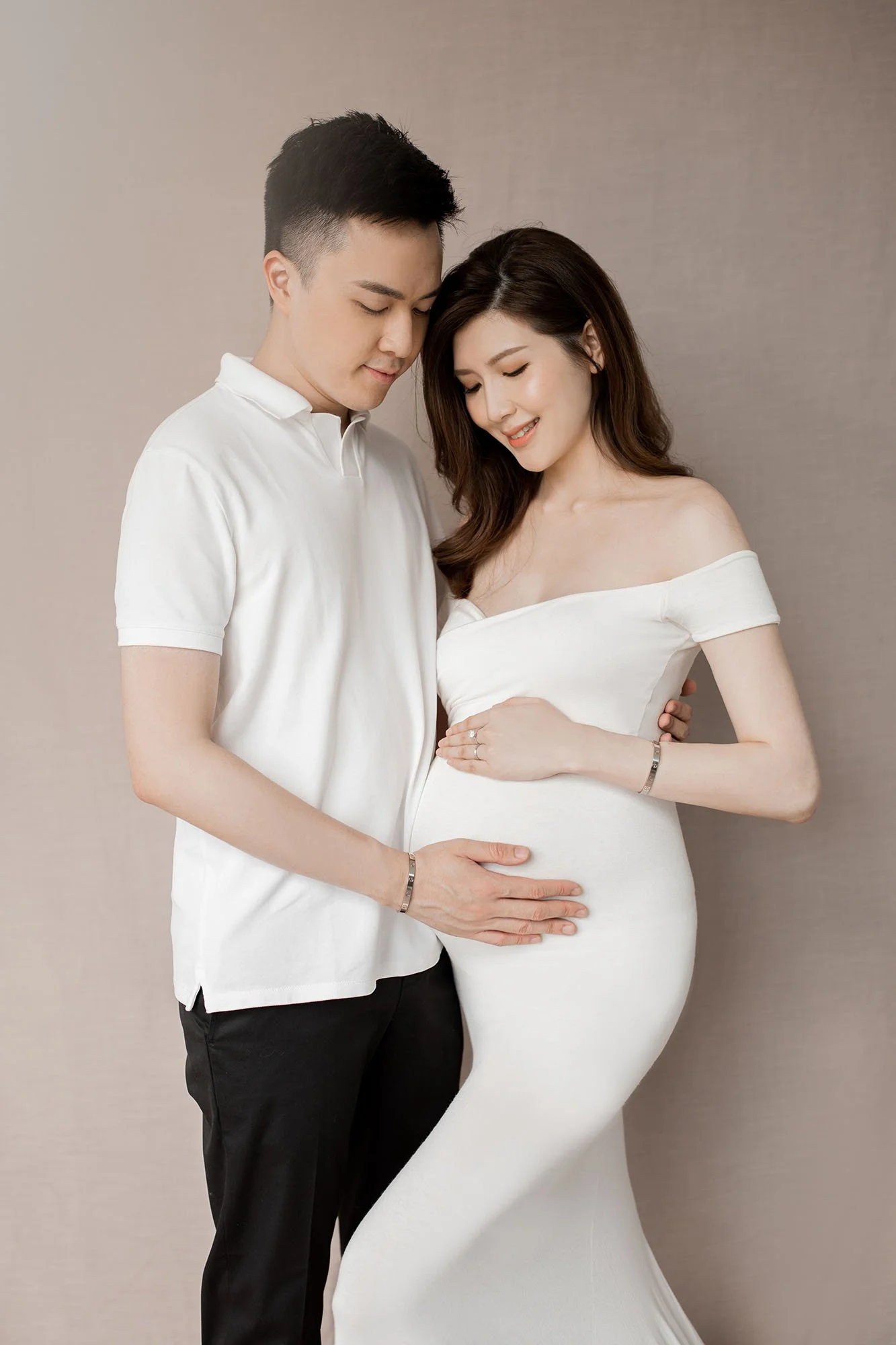 Maternity-Studio-Photoshoot-TeamMissH-20.jpeg