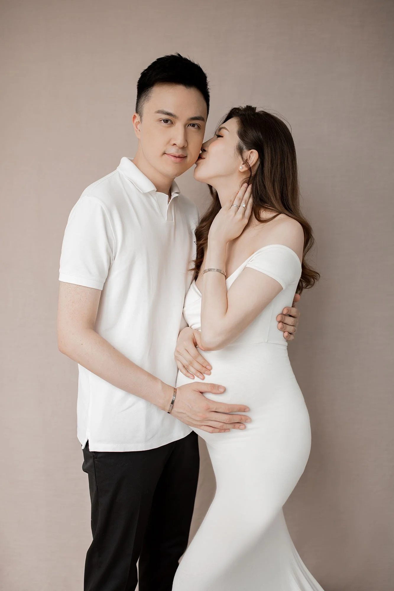 Maternity-Studio-Photoshoot-TeamMissH-21.jpeg
