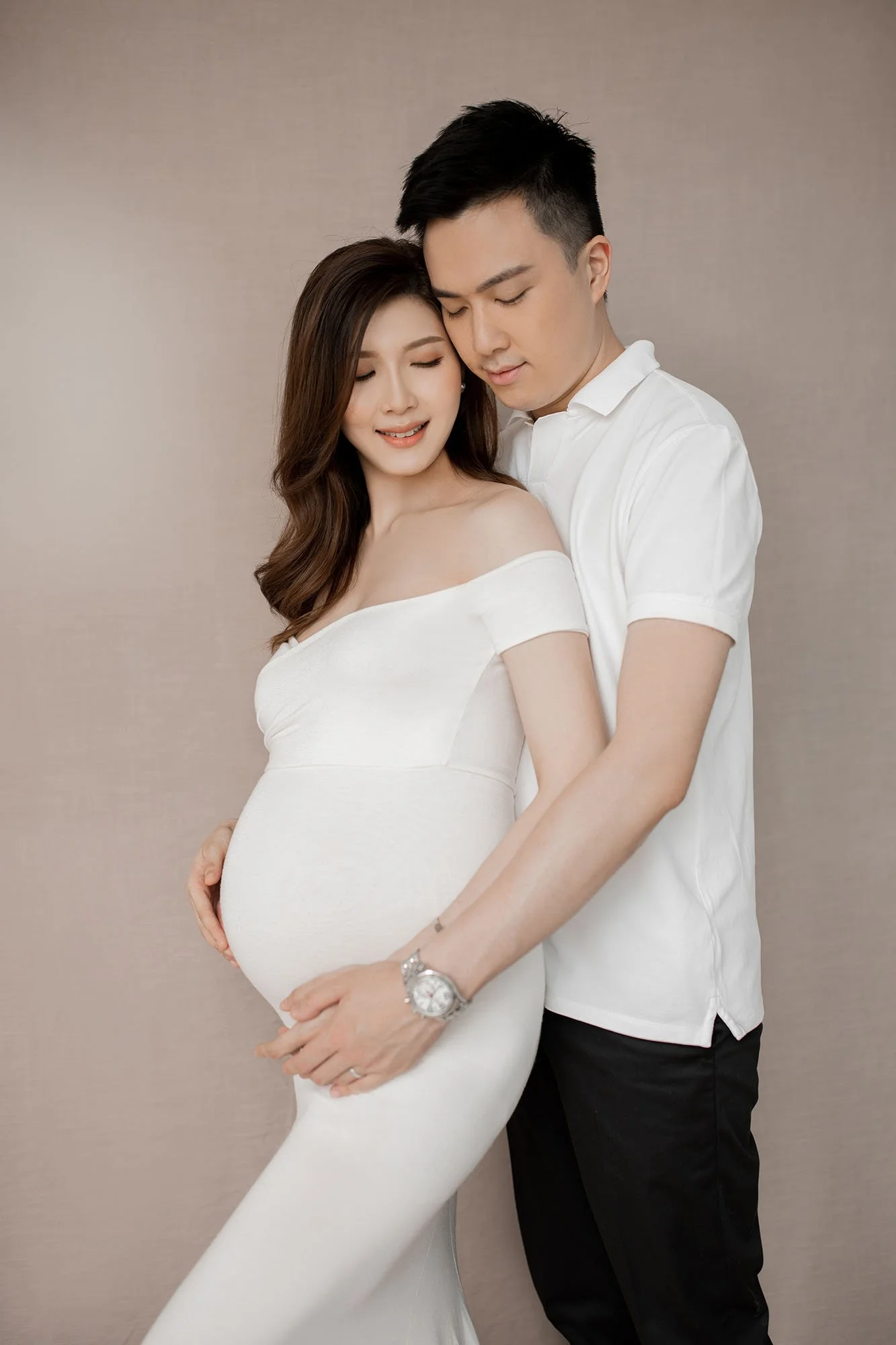 Maternity-Studio-Photoshoot-TeamMissH-22.jpeg