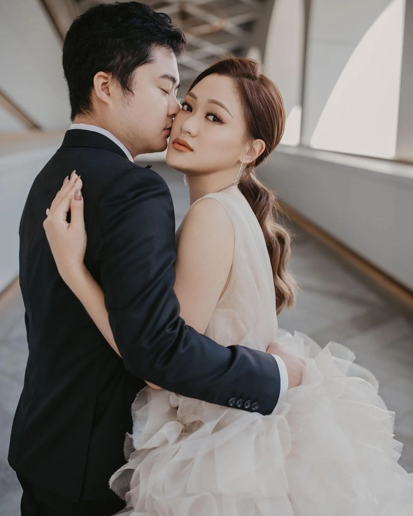 S H A R O N &amp; T O N Y ✨
.
.
@sharonfokkk 
📷 Bobo @team_misshilarychan 
💄 Sam @borntoglow_makeup 
👗 @theweddinggown_official