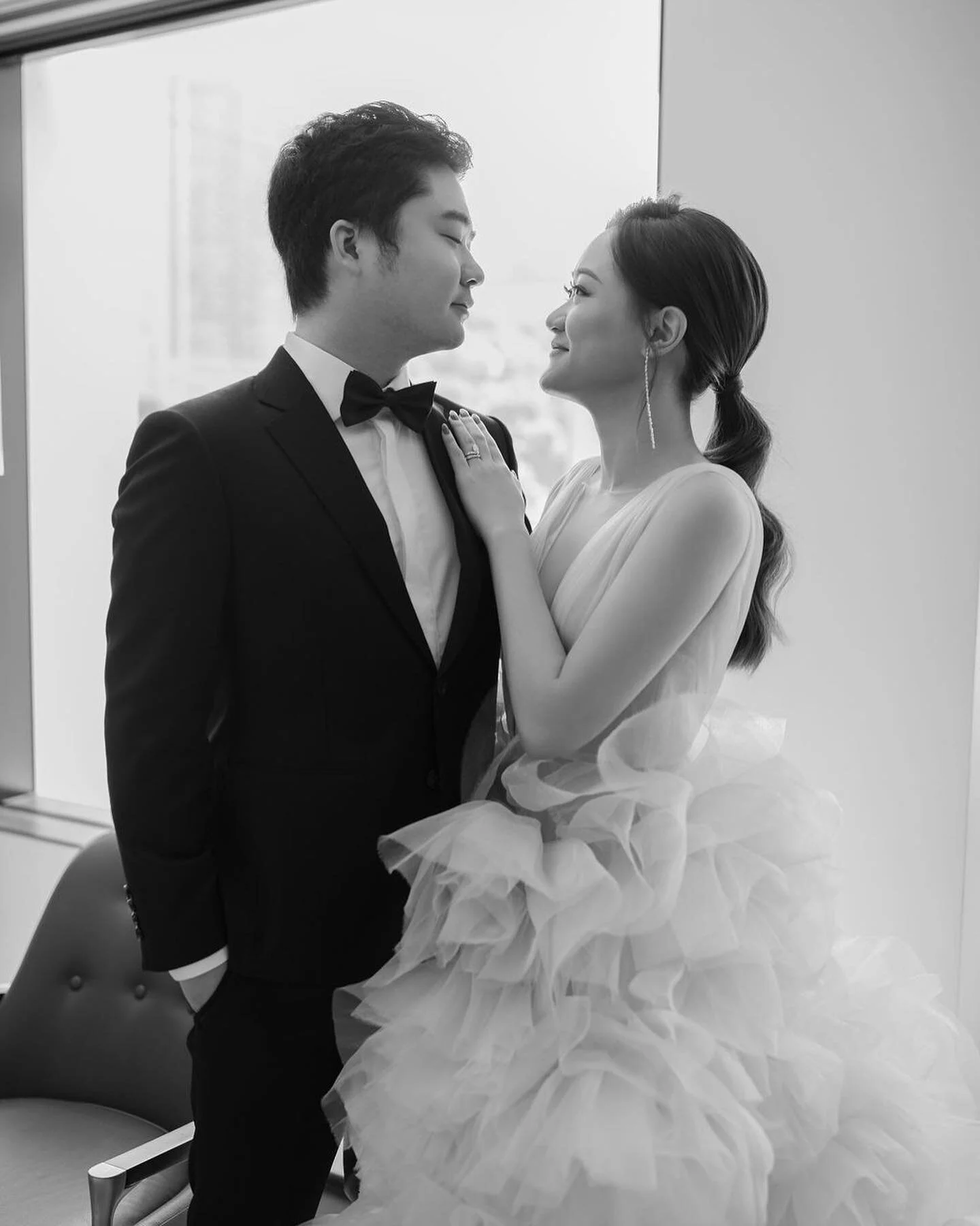 S H A R O N &amp; T O N Y ✨
.
.
@sharonfokkk 
📷 Bobo @team_misshilarychan 
💄 Sam @borntoglow_makeup 
👗 @theweddinggown_official