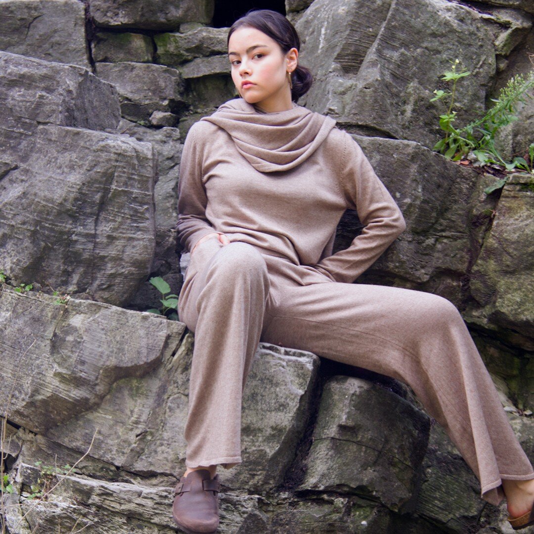 The big scarf made of 100% mongolian lambswool in natural brown, melange is in a combination with our a line wide leg pants and o neck regular fit jumper also from 100% lambswool as a color matching set. 
#modeling Aurora
#photography @hongra.zul 
#s