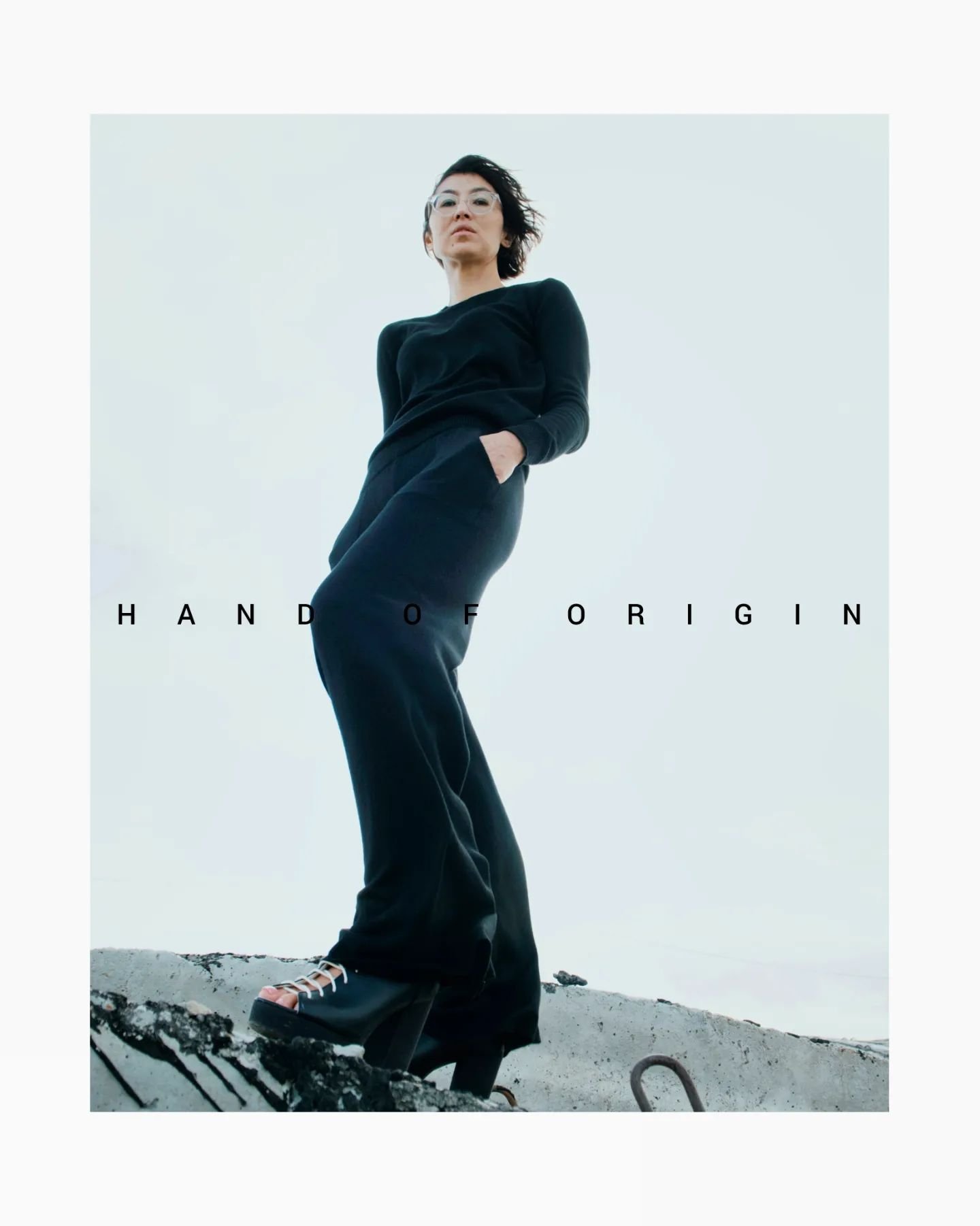 Black Cashmere Fans, rejoice! Our pure cashmere wide leg pants is back and ready to elevate your winter wardrobe! Available in Size Medium.

@hoberlin_

www.handoforigin.com/shop

#berlinbrand
#purecashmere #berlin #madeinmongolia #black
#CashmereLov