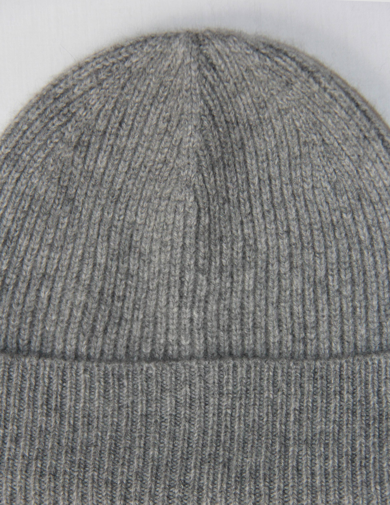 Grey 100% Mongolian cashmere beanie, heavy 4-ply rib knit, hand of origin berlin.