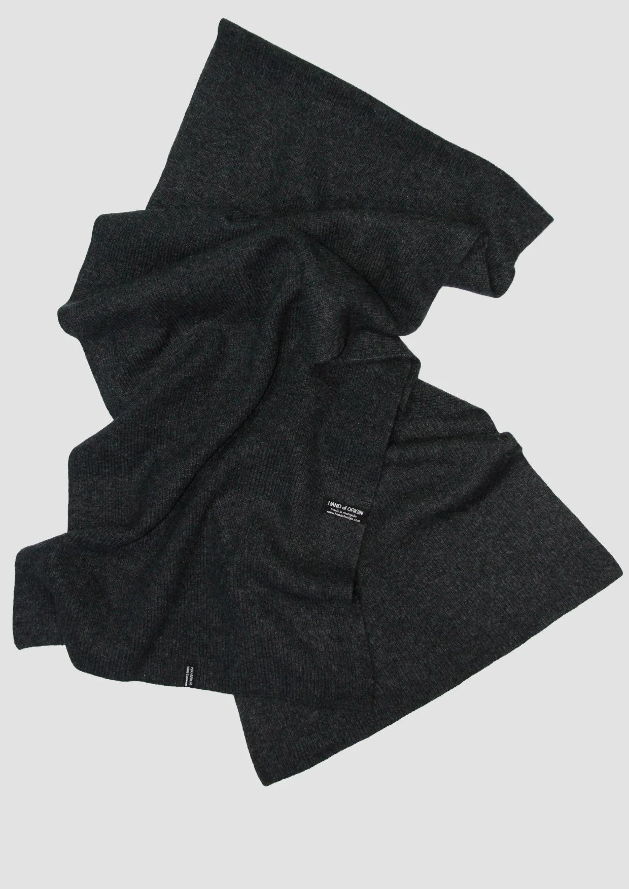Shop a 100% Mongolian cashmere oversized scarf in anthracite. Ultra-soft, lightweight and warm ribbed knit. Designed in Berlin and made in Mongolia by Hand of Origin.