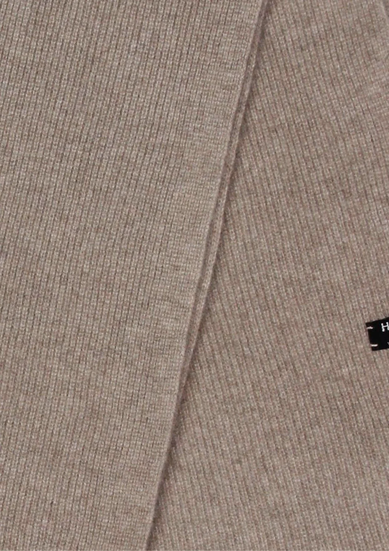 Shop a 100% Mongolian cashmere oversized scarf in natural brown. Ultra-soft, lightweight and warm ribbed knit. Designed in Berlin and made in Mongolia by Hand of Origin