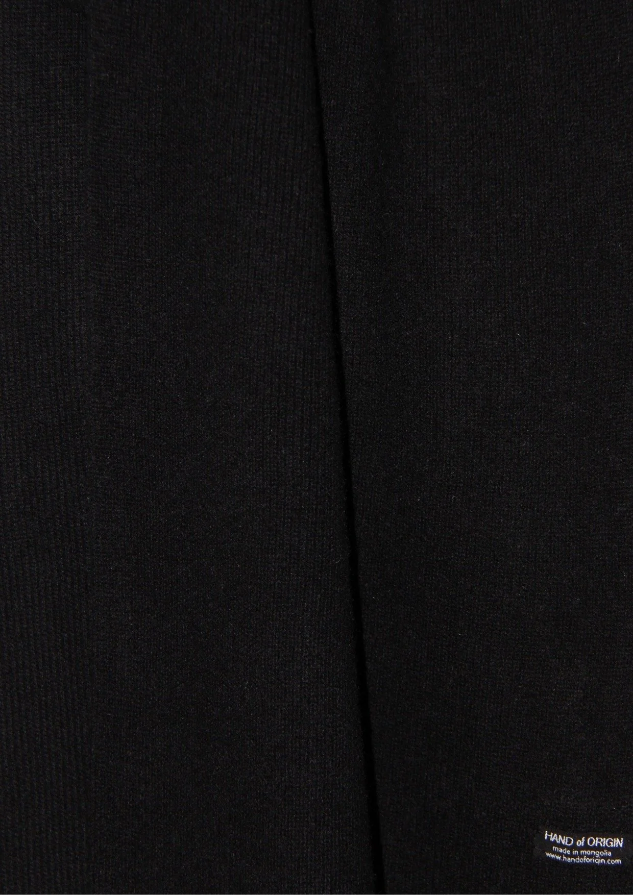 Hand of Origin Berlin mongolian Cashmere big scarf black