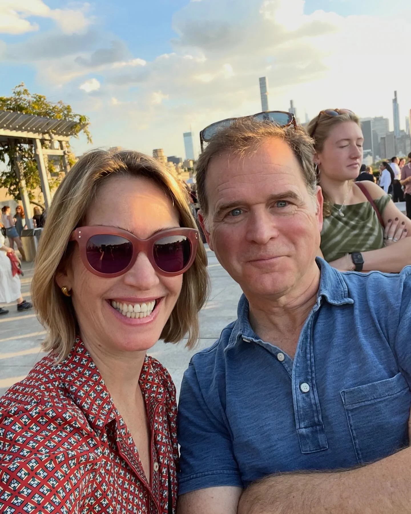 Happy birthday to one of my favorite humans @itsmikefogarty&mdash; and cheers to the end of my three-week-long-cougar-run married to a younger man! 🐅 

Excited to do 56 together&mdash;and all the years that follow!

xx

PS- who has mad Photoshop ski