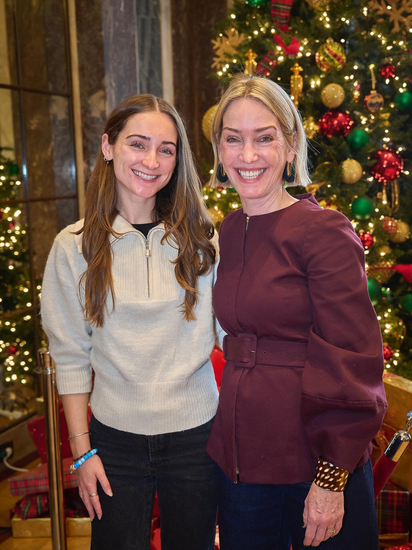 Santa with my girl. 

Happy Monday. Make it merry. 🎄