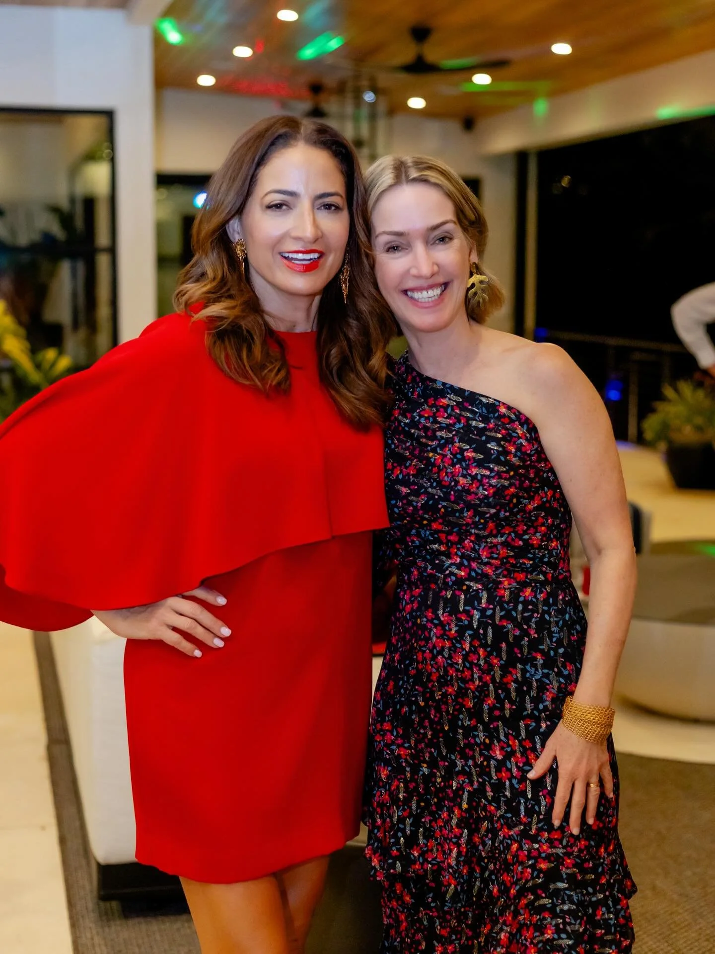 Midlife is more fun with friends!

Happy birthday to my beautiful friend @gabriellaespinosa! 🎈 

Gabriella and I met five years ago and our friendship is proof positive that you CAN meet new old friends ONLINE and ON LINE. 

We first connected over 