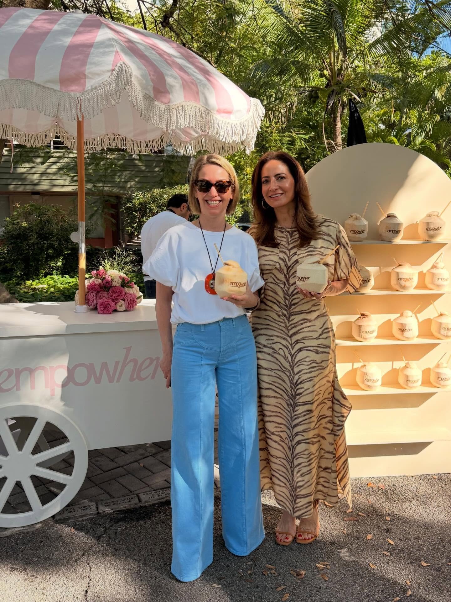 Sunny dose of hang time in Miami with @gabriellaespinosa at the phenomenal women&rsquo;s health conference @empowhermiami.