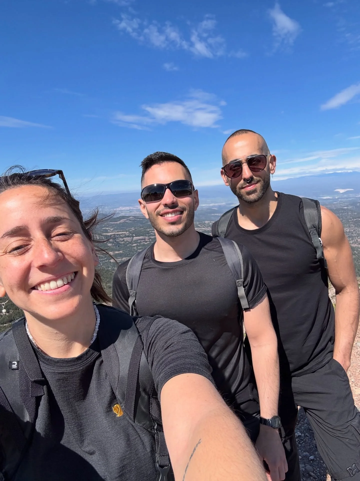 El s&aacute;bado pasado hicimos la subida al Montcau (1056 msnm) desde Coll d&rsquo;Estenalles en el Parque Natural de Sant Lloren&ccedil; del Munt i l&rsquo;Obac.

Es una ruta circular con un desnivel de apenas 160 metros. Arriba comimos unos bocata