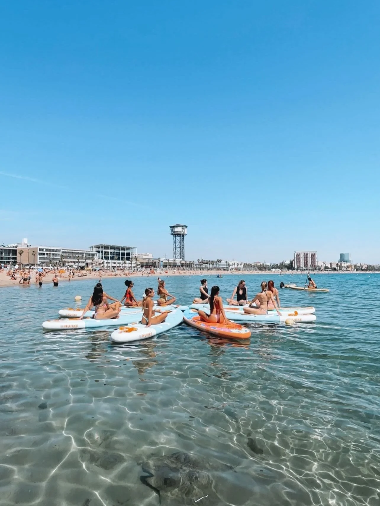 Empez&oacute; la temporada 🌊☀️

Clase de pilates en el agua con @ely_pilatessupbeach 🏄🏽&zwj;♀️