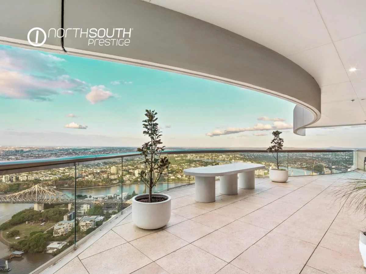 Large sky terrace with Story Bridge views – Brisbane properties for sale Riparian Plaza apartment 5002 