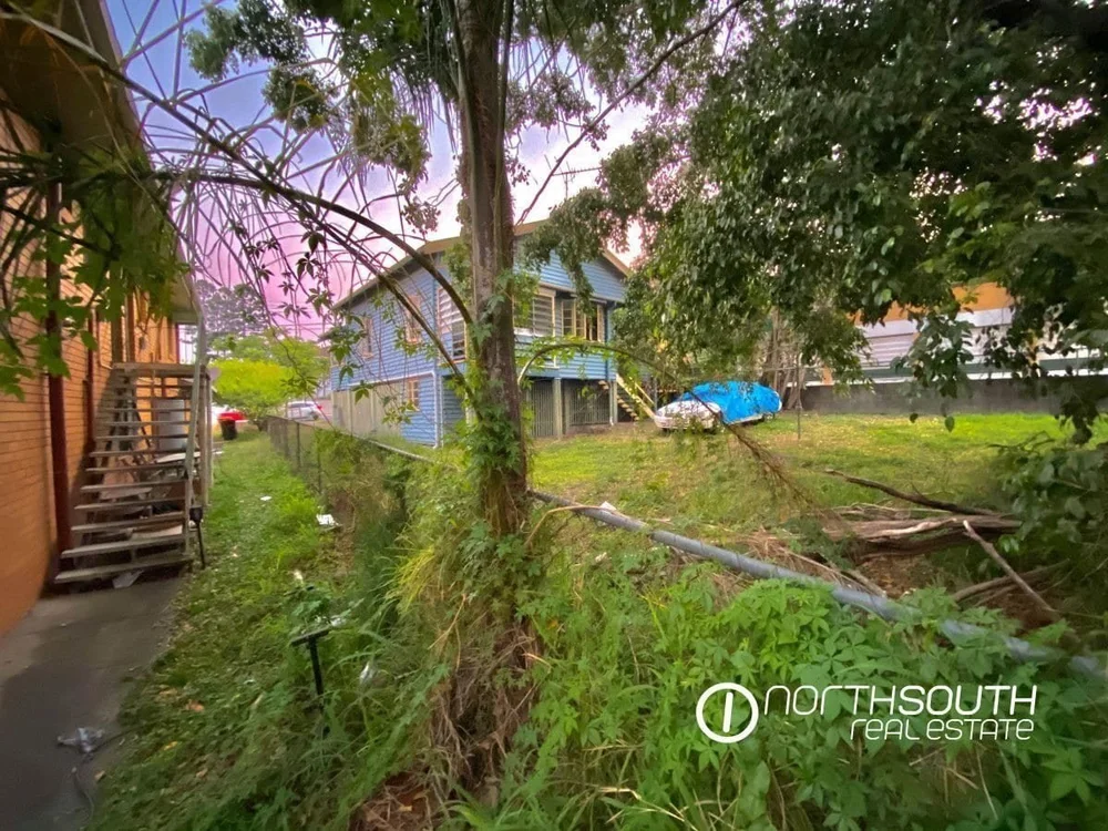 Boundary line of DA approved 11 townhomes site on Old Cleveland Road Coorparoo listed in properties for sale