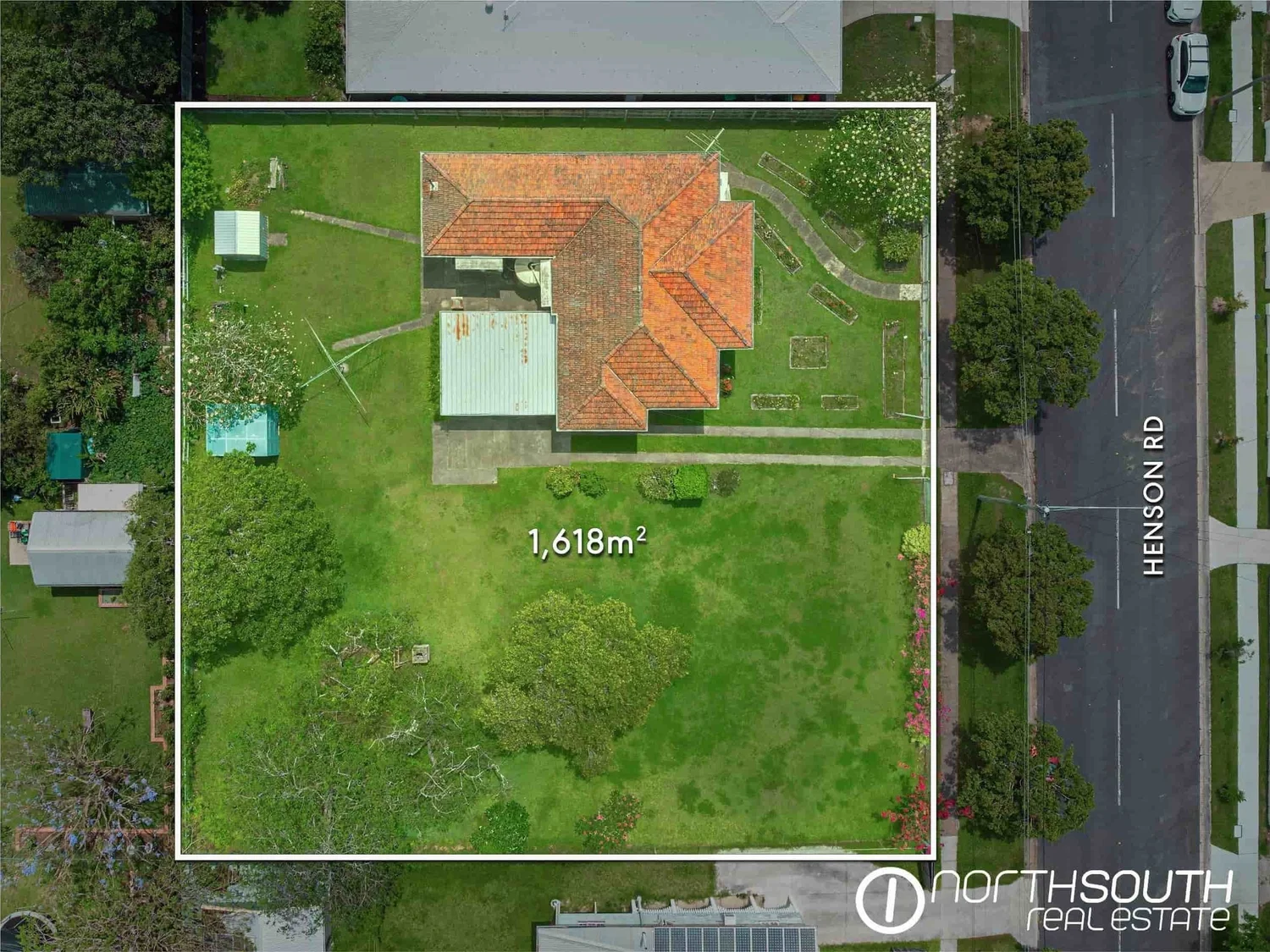 Top-down aerial of the 1,618 square metre Salisbury site with its boundary marked on Henson Road