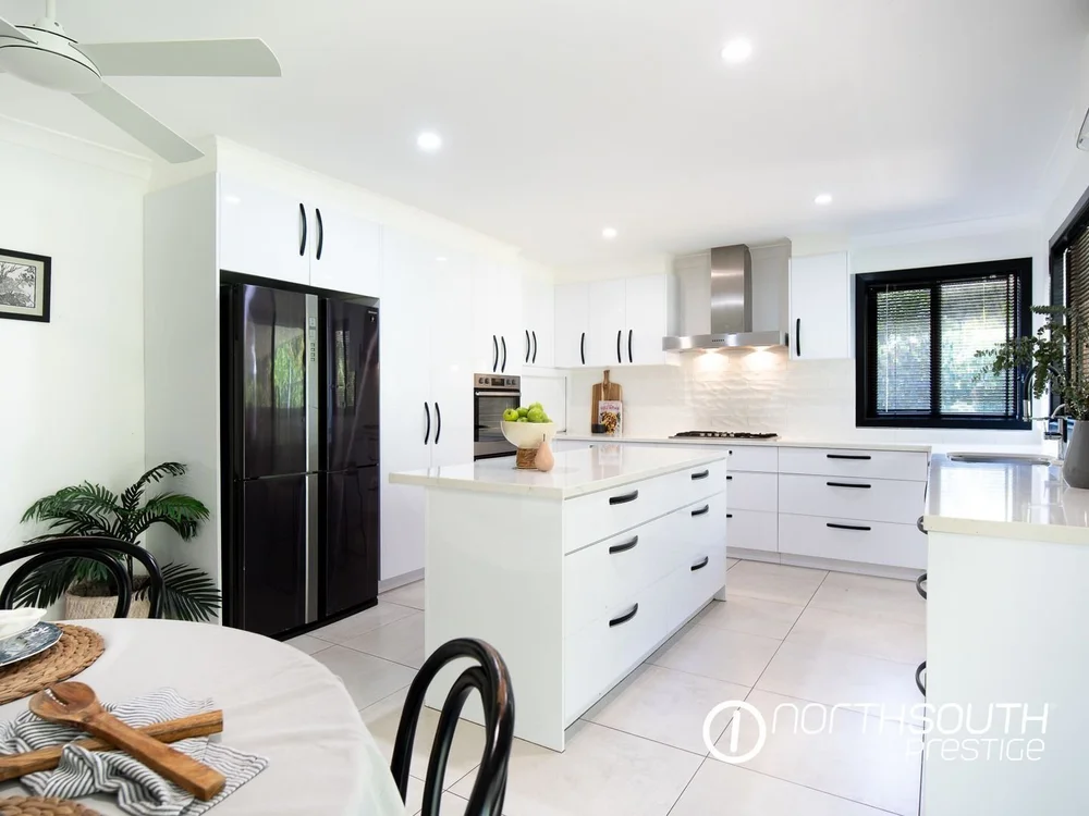 Kitchen and dining area at properties for sale northern nsw nobbys creek 100 acres.