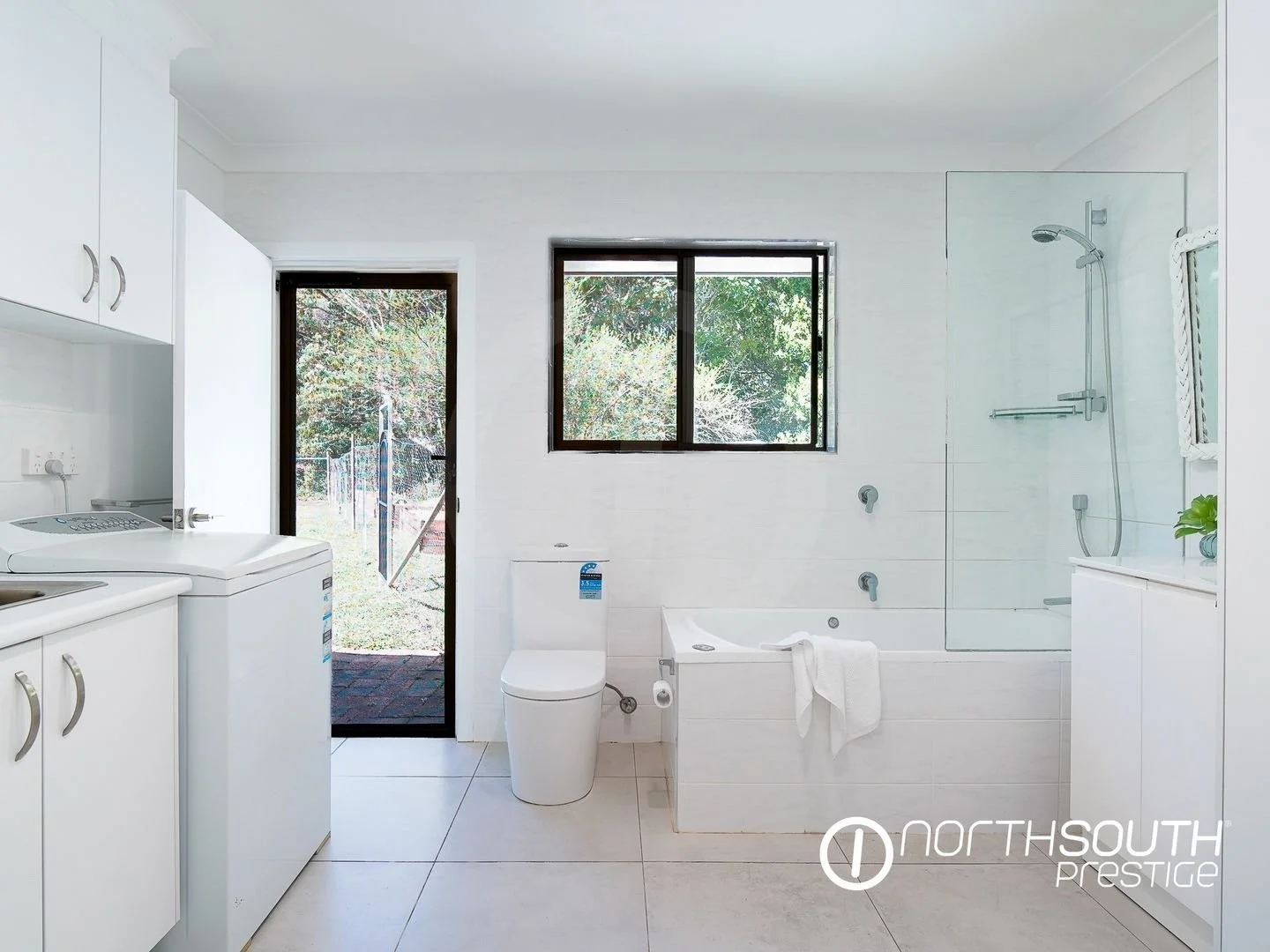 Master bathroom with spa bath and laundry at properties for sale northern nsw nobbys creek 100 acres.